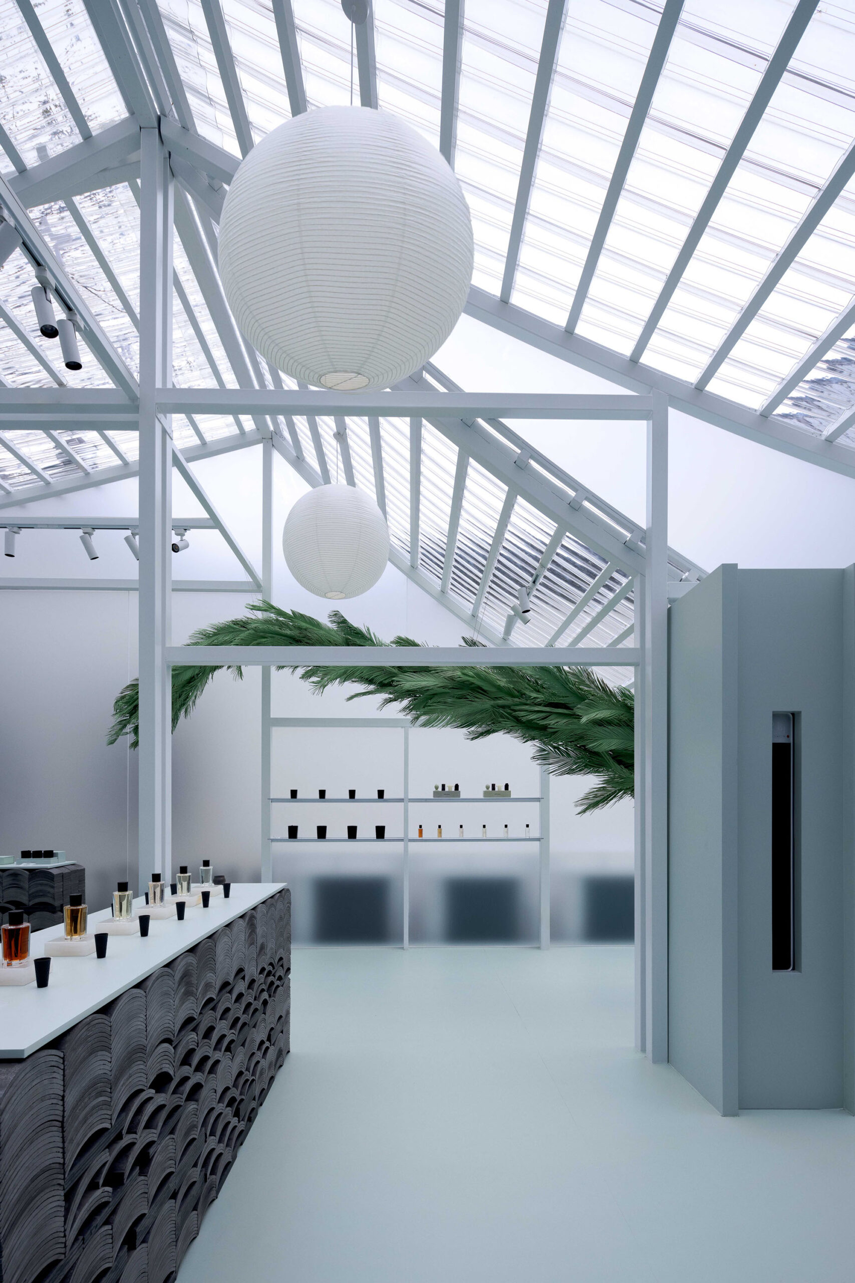 〈メルトシーズン - 南京空間インスタレーション（Melt Season - Nanjing Spatial Installation）〉MLKKスタジオ（MLKK Studio）
