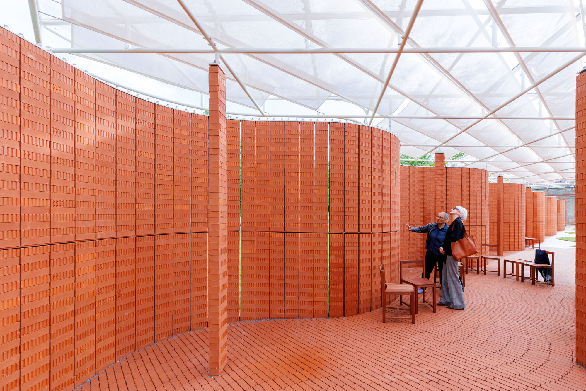 〈サーペンタイン・パビリオン（Serpentine Pavilion）〉ランザ・アトリエ（LANZA atelier）