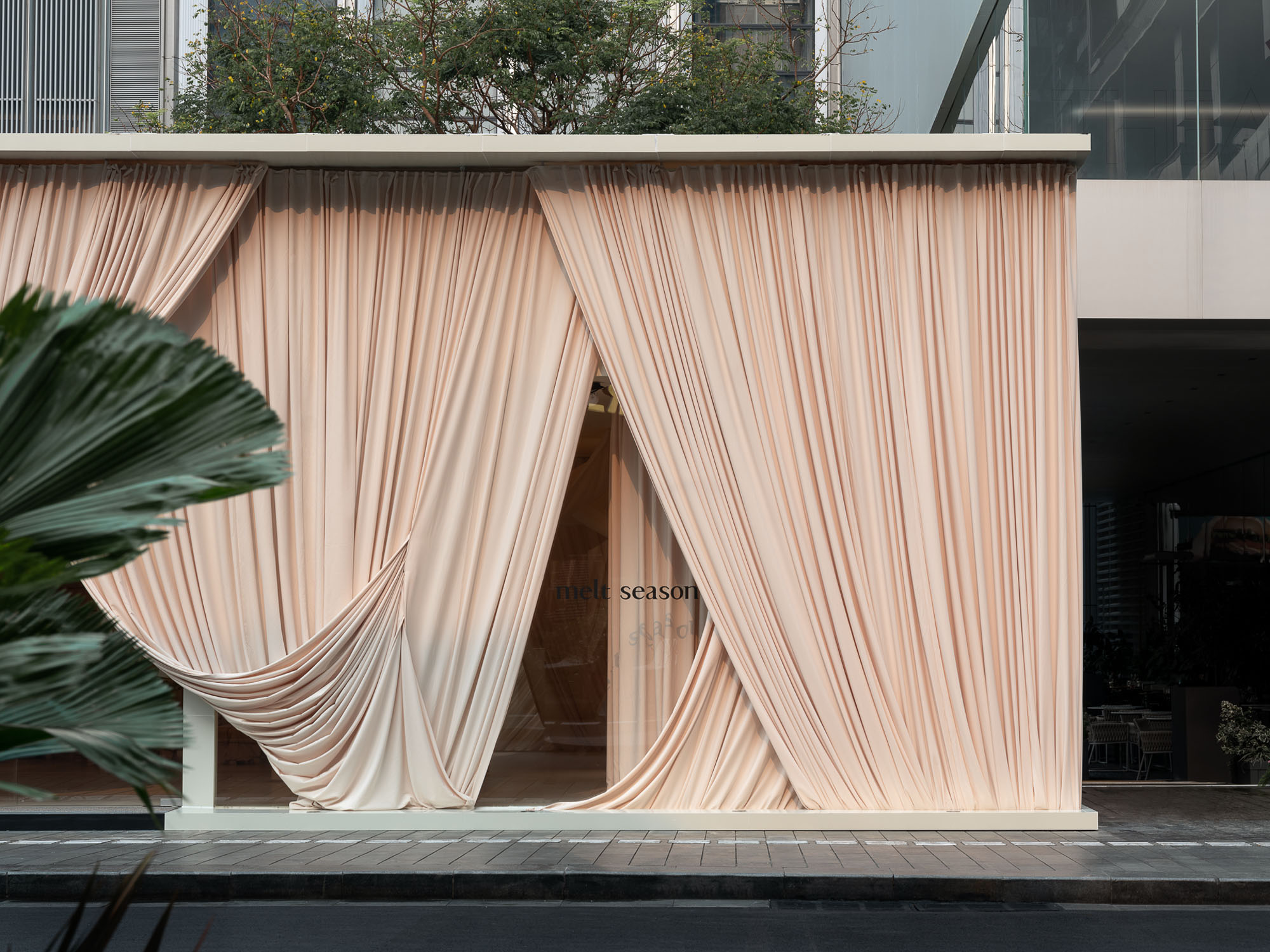〈メルトシーズン – 深圳MixCポップアップストア(Melt Season Shenzhen MixC Pop-up Store)〉MLKKスタジオ(MLKK Studio)