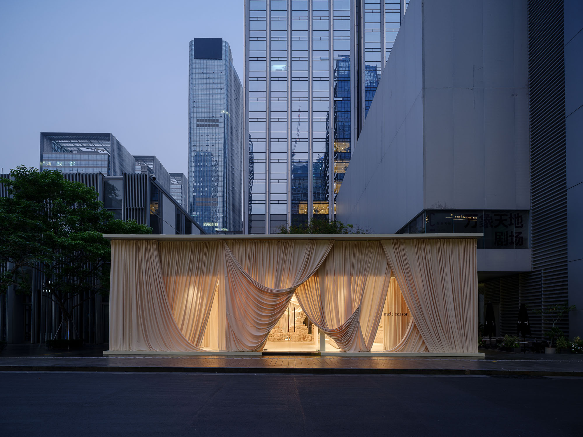 〈メルトシーズン – 深圳MixCポップアップストア(Melt Season Shenzhen MixC Pop-up Store)〉MLKKスタジオ(MLKK Studio)