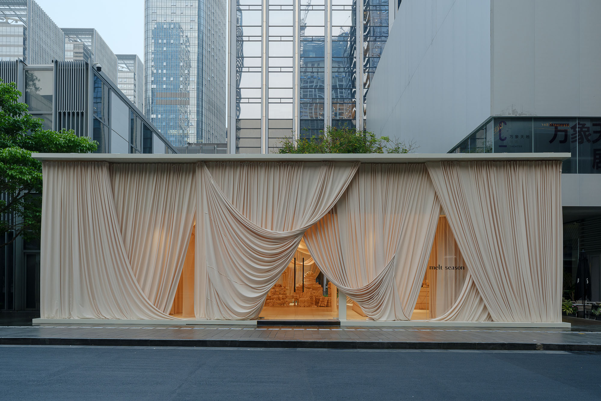 〈メルトシーズン – 深圳MixCポップアップストア(Melt Season Shenzhen MixC Pop-up Store)〉MLKKスタジオ(MLKK Studio)