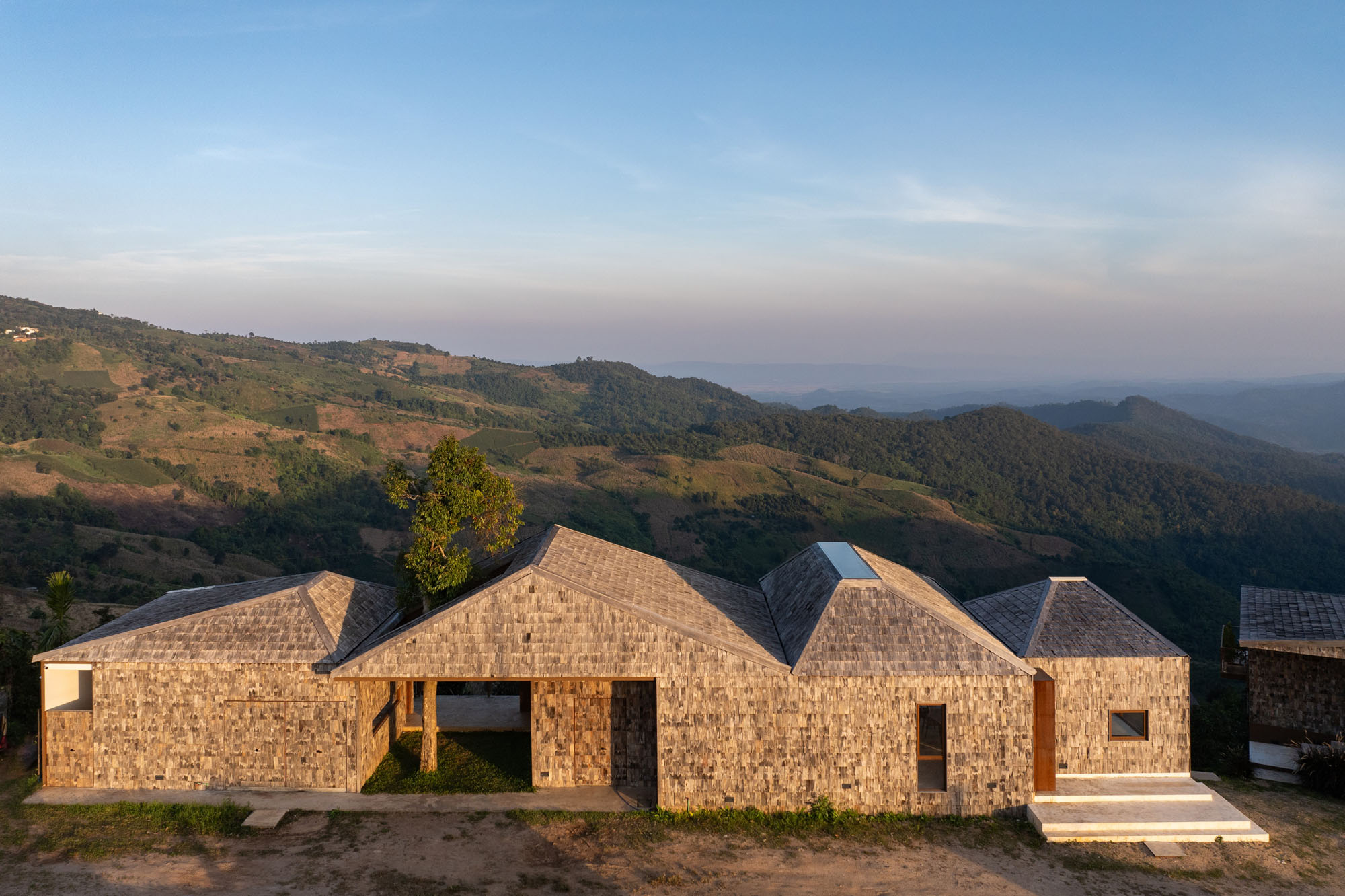 〈ウッド・キャビン（The Wood Cabin）〉S.O.S アーキテクツ（S.O.S Architects）