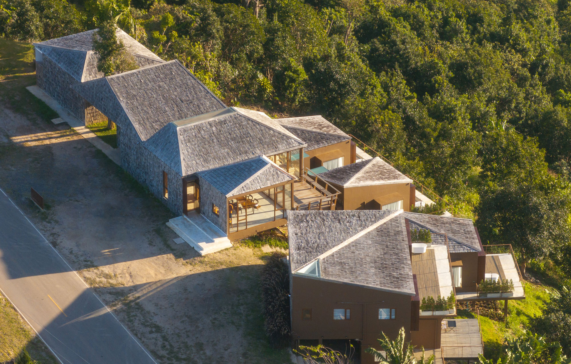 〈ウッド・キャビン（The Wood Cabin）〉S.O.S アーキテクツ（S.O.S Architects）
