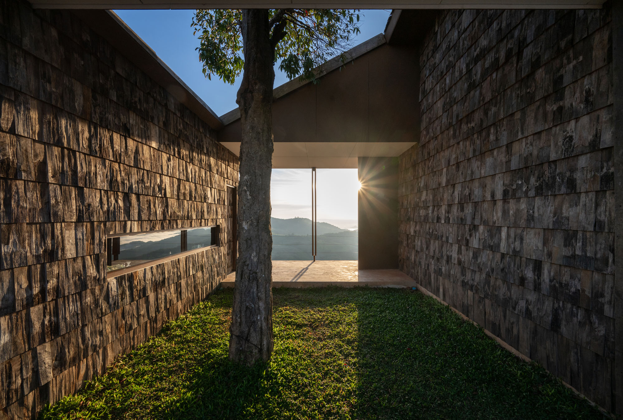 〈ウッド・キャビン（The Wood Cabin）〉S.O.S アーキテクツ（S.O.S Architects）