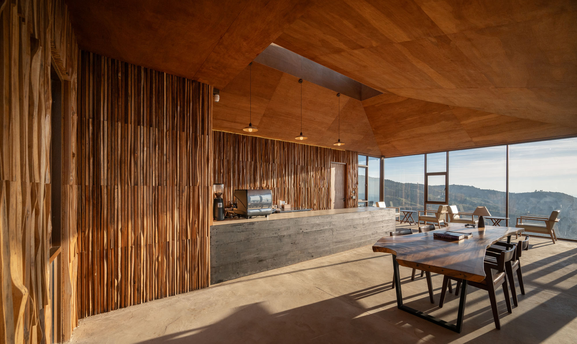 〈ウッド・キャビン（The Wood Cabin）〉S.O.S アーキテクツ（S.O.S Architects）