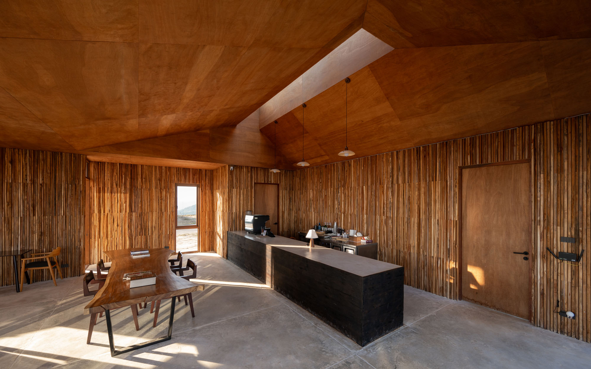 〈ウッド・キャビン（The Wood Cabin）〉S.O.S アーキテクツ（S.O.S Architects）