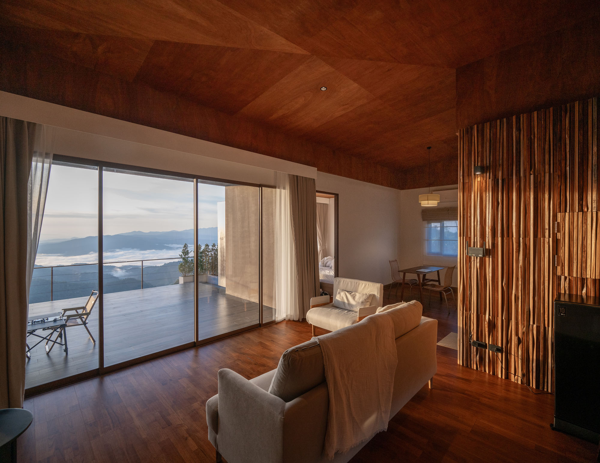 〈ウッド・キャビン（The Wood Cabin）〉S.O.S アーキテクツ（S.O.S Architects）