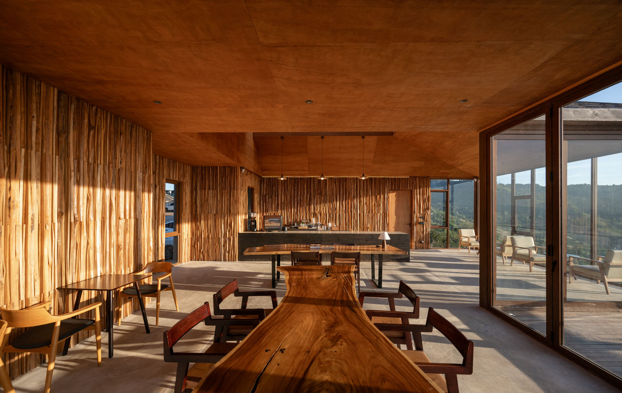 〈ウッド・キャビン（The Wood Cabin）〉S.O.S アーキテクツ（S.O.S Architects）