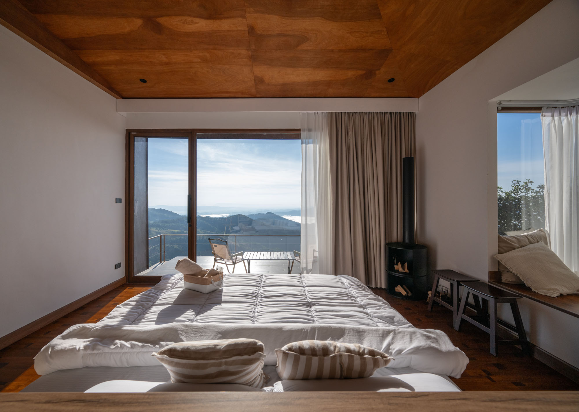 〈ウッド・キャビン（The Wood Cabin）〉S.O.S アーキテクツ（S.O.S Architects）