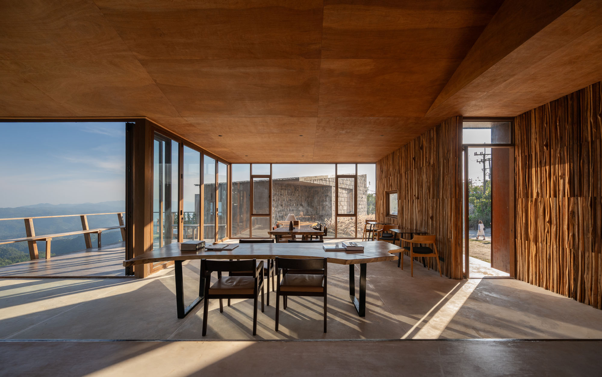 〈ウッド・キャビン（The Wood Cabin）〉S.O.S アーキテクツ（S.O.S Architects）