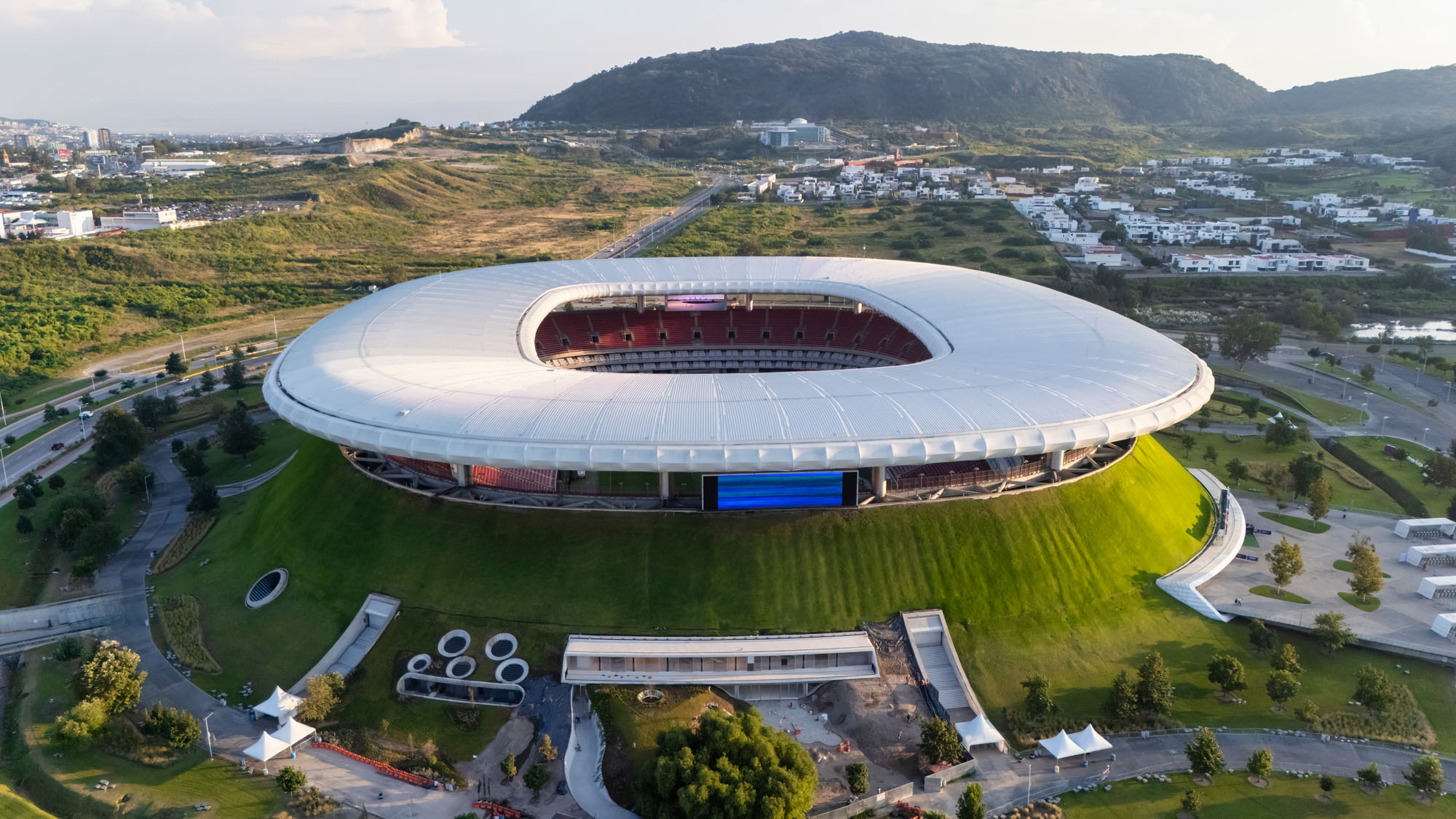 FIFA ワールドカップ2026 全16スタジアム建築完全ガイド