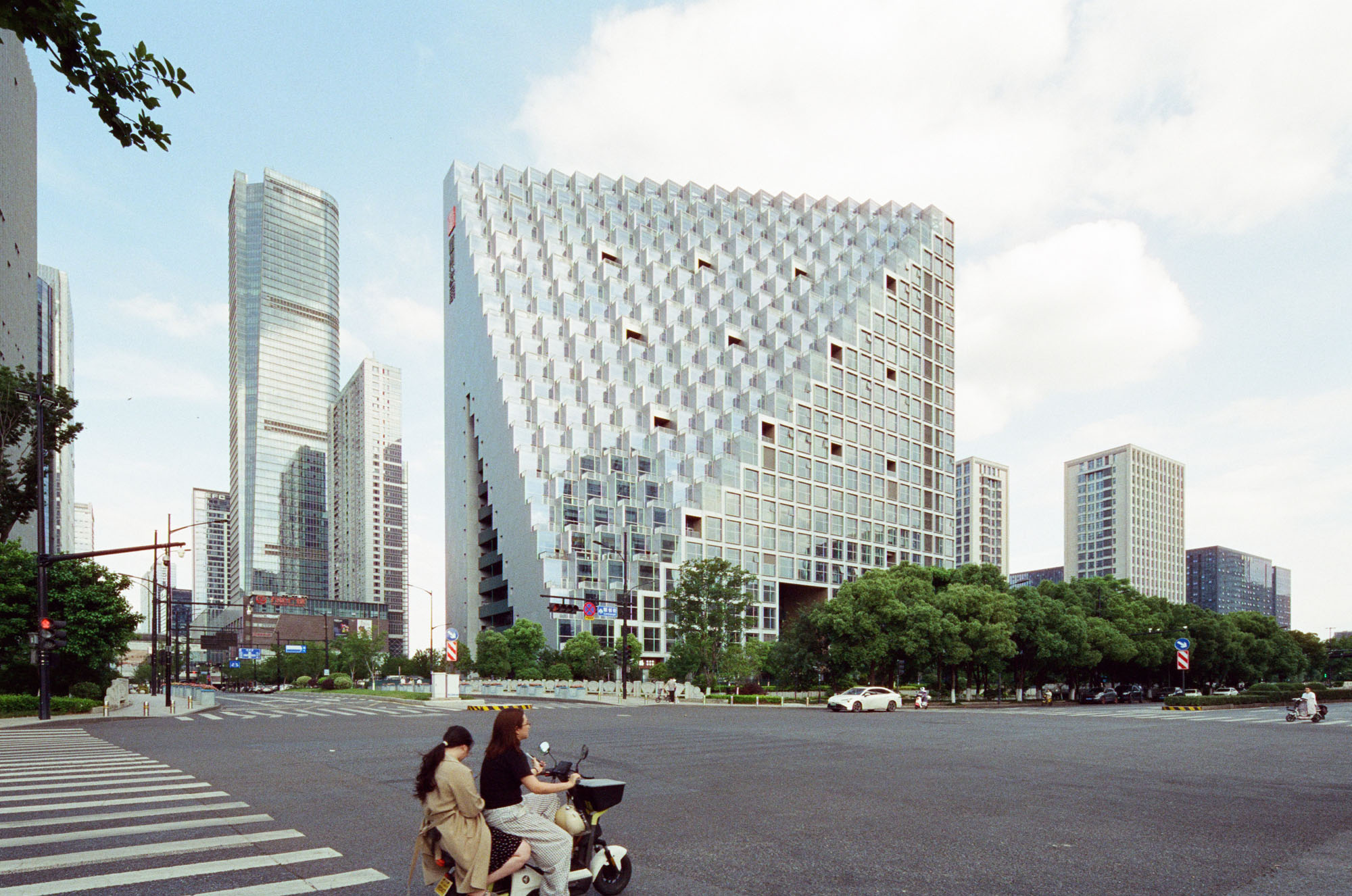 〈杭州プリズム（Hangzhou Prism）〉OMA／クリス・ヴァン・ドゥイン（Chris van Duijn）