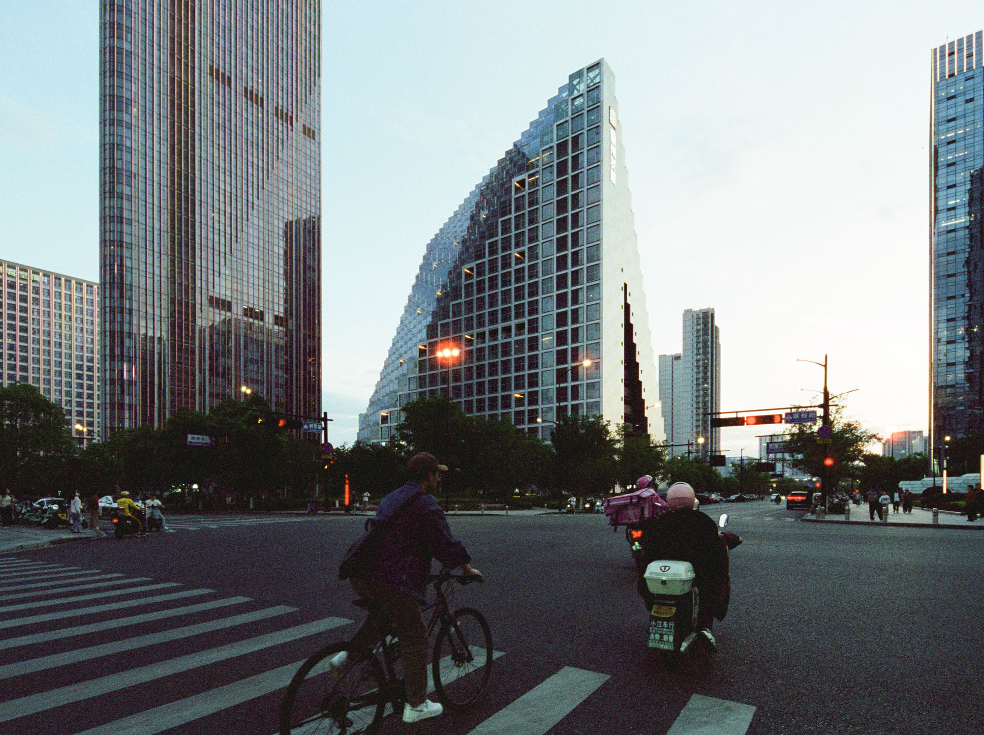 〈杭州プリズム（Hangzhou Prism）〉OMA／クリス・ヴァン・ドゥイン（Chris van Duijn）