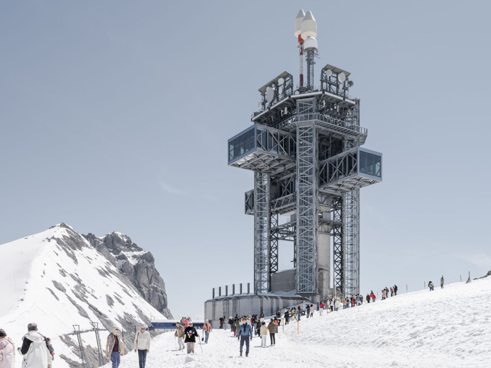 ヘルツォーク＆ド・ムーロンがスイスの山岳リゾートに手がけた、旧陸軍のアンテナタワーに新たな価値を付与する〈ティトリス・タワー〉