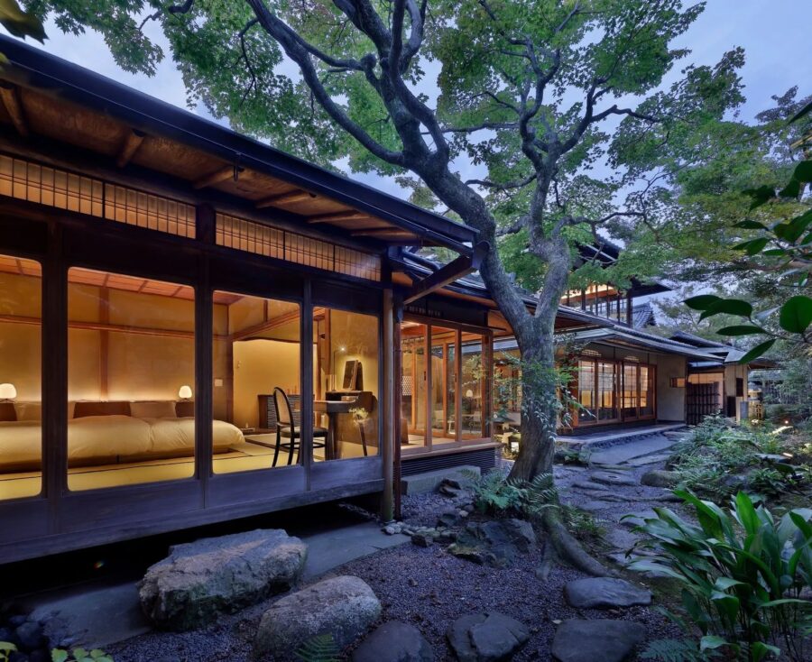 森吉直剛アトリエが京都府で手がけた、数寄屋建築の天井を遺した旅館〈HOTEL VMG VILLA KYOTO〉