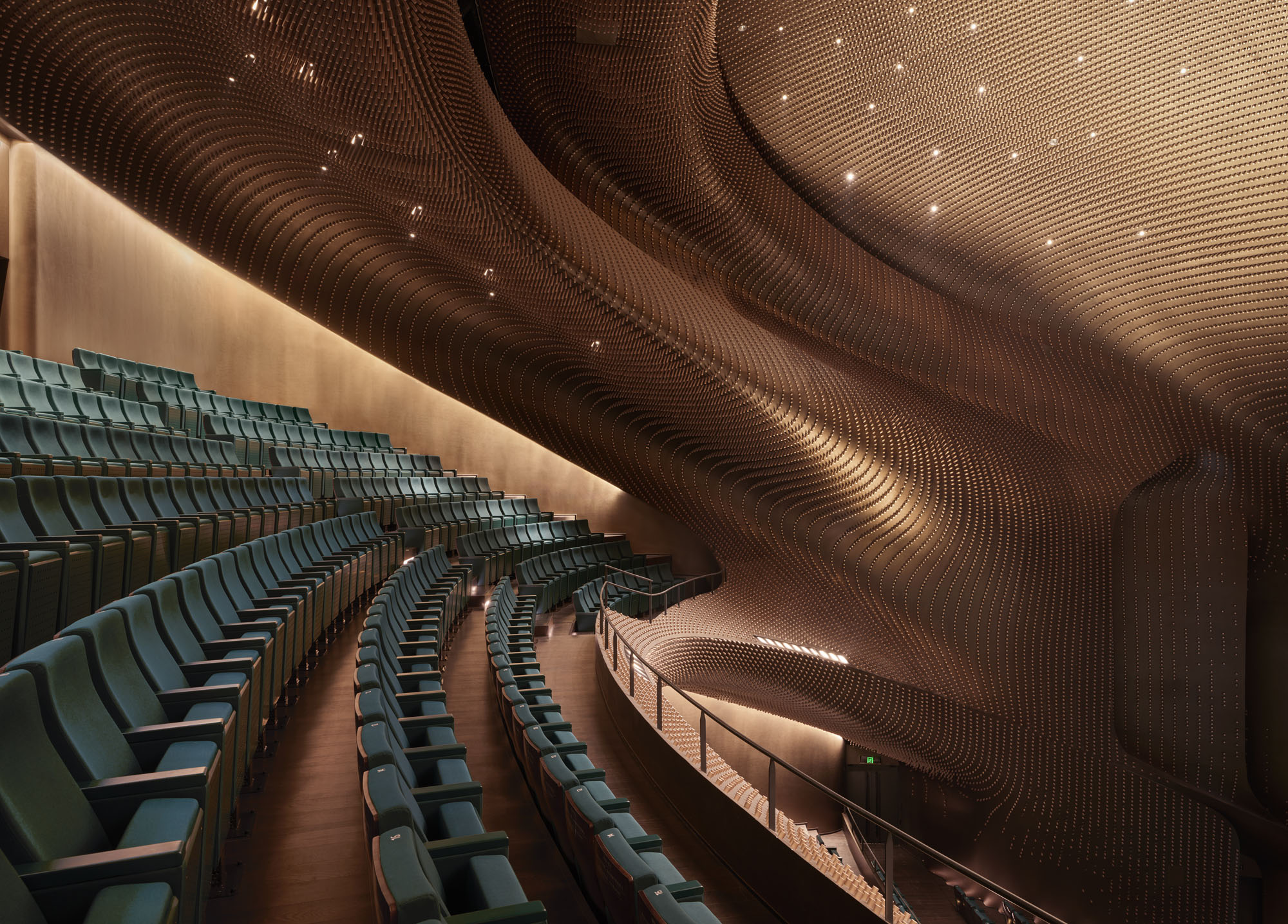 〈松山湖・展示公演センター(SSLEPC:Songshan Lake Exhibition and Performance Centre)〉ZHA