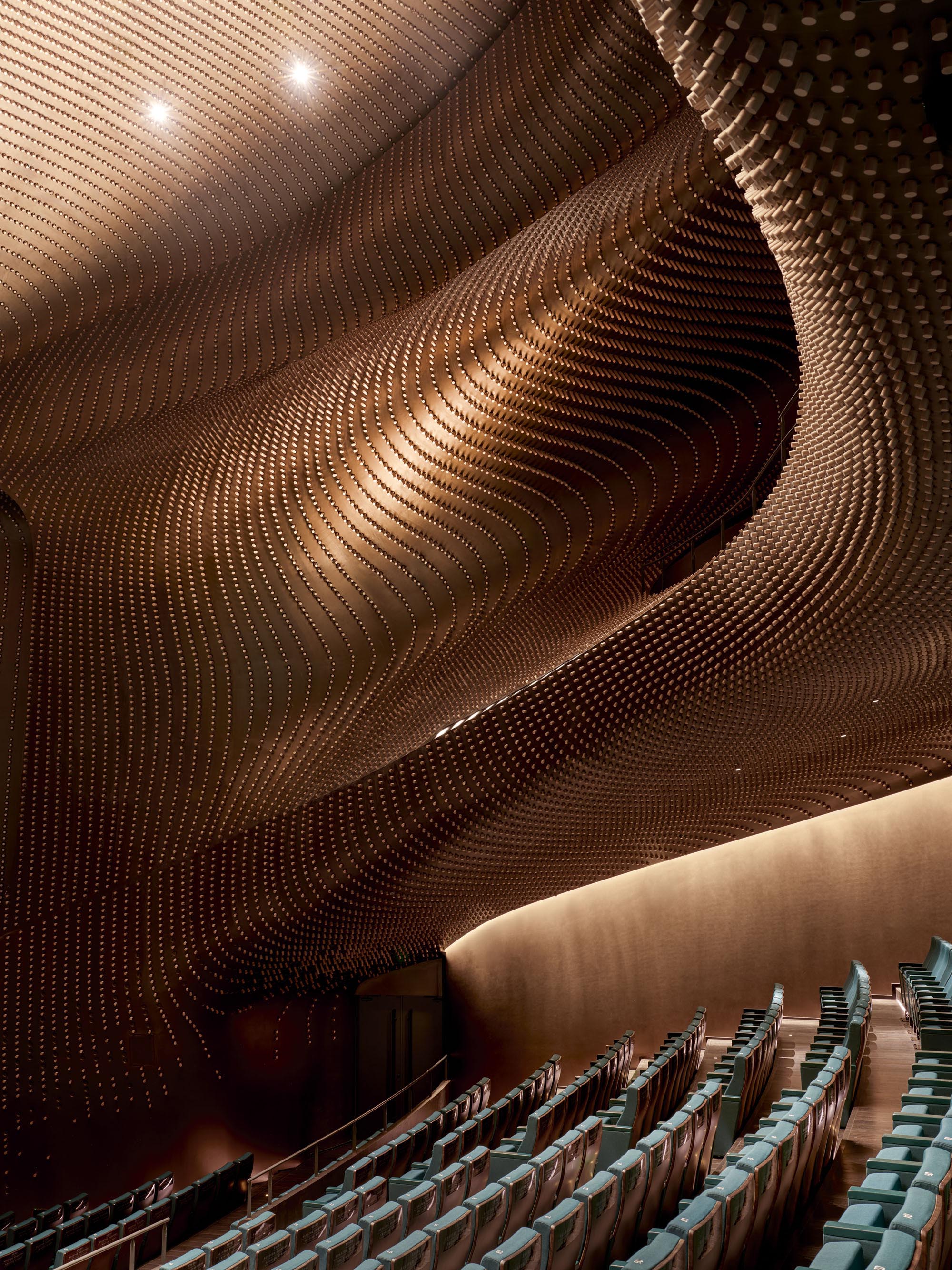 〈松山湖・展示公演センター(SSLEPC:Songshan Lake Exhibition and Performance Centre)〉ZHA