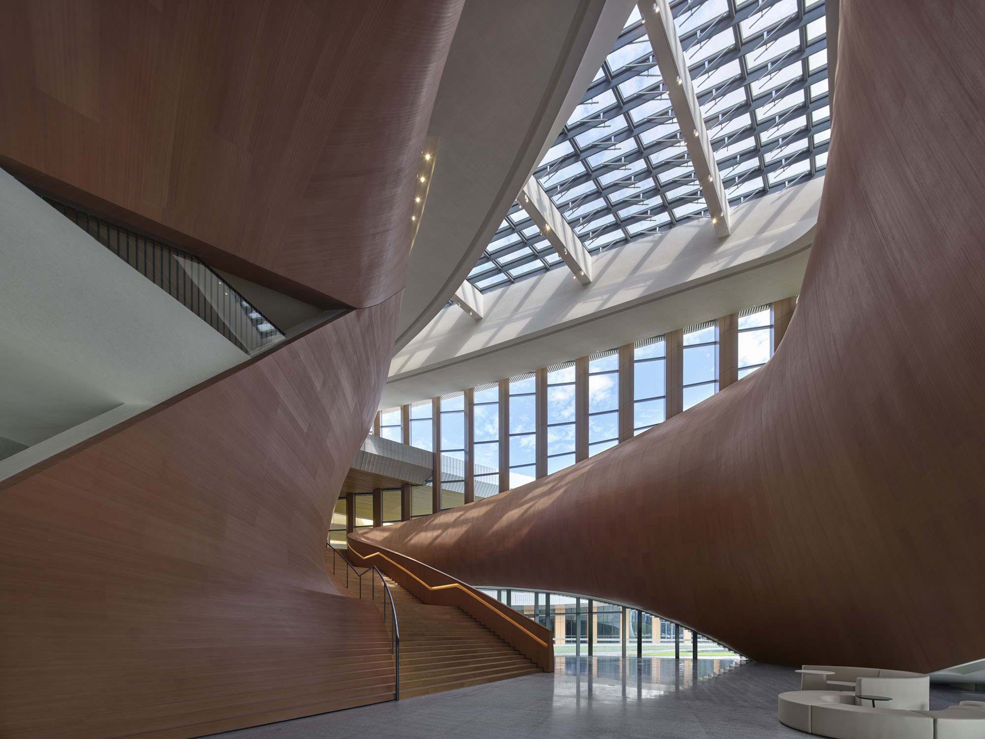 〈松山湖・展示公演センター(SSLEPC:Songshan Lake Exhibition and Performance Centre)〉ZHA