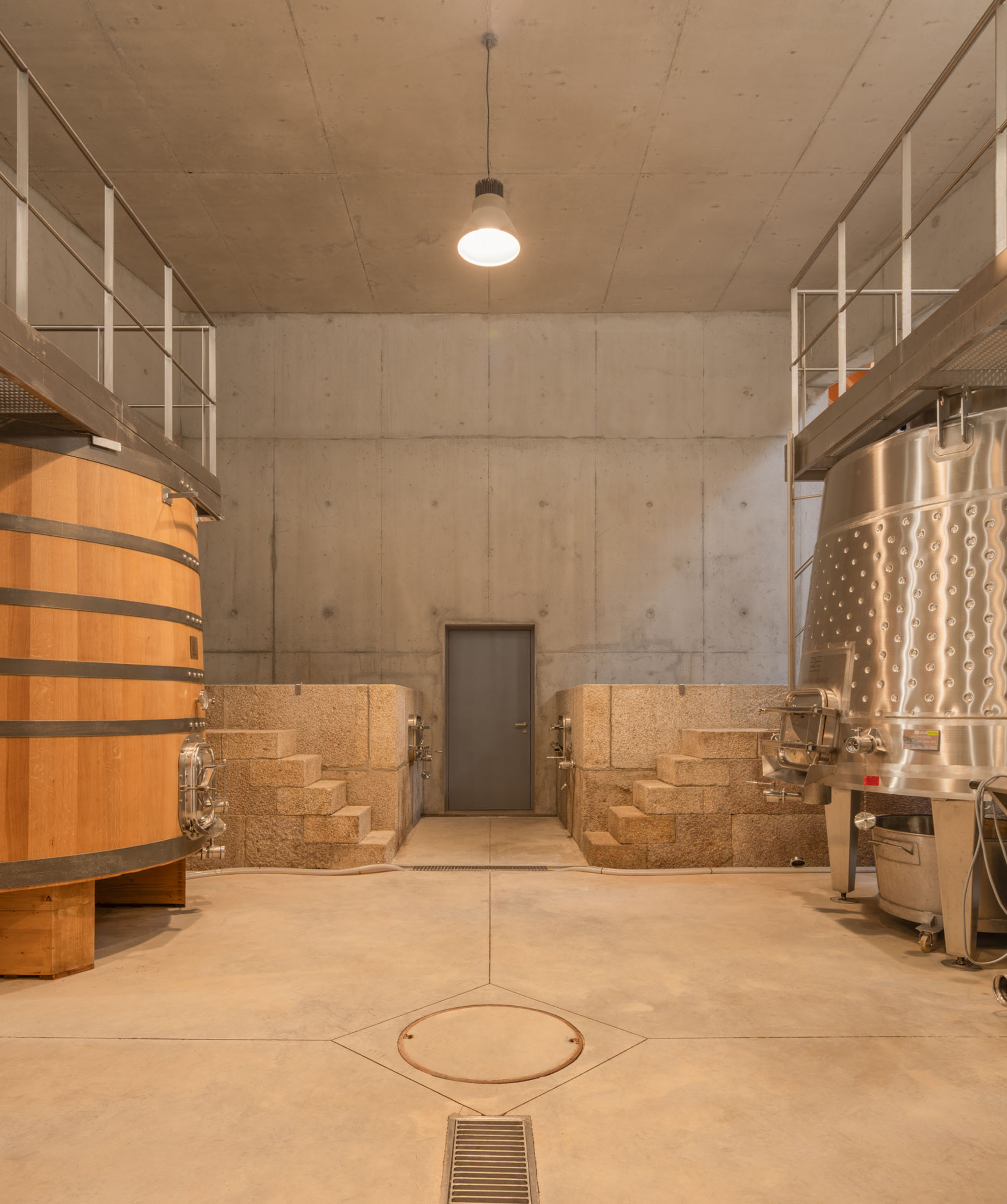 〈キンタ・デ・アドリゴ・ワイナリー(Quinta de Adorigo Winery)〉アトリエ・セルジオ・レベロ(Atelier Sérgio Rebelo)