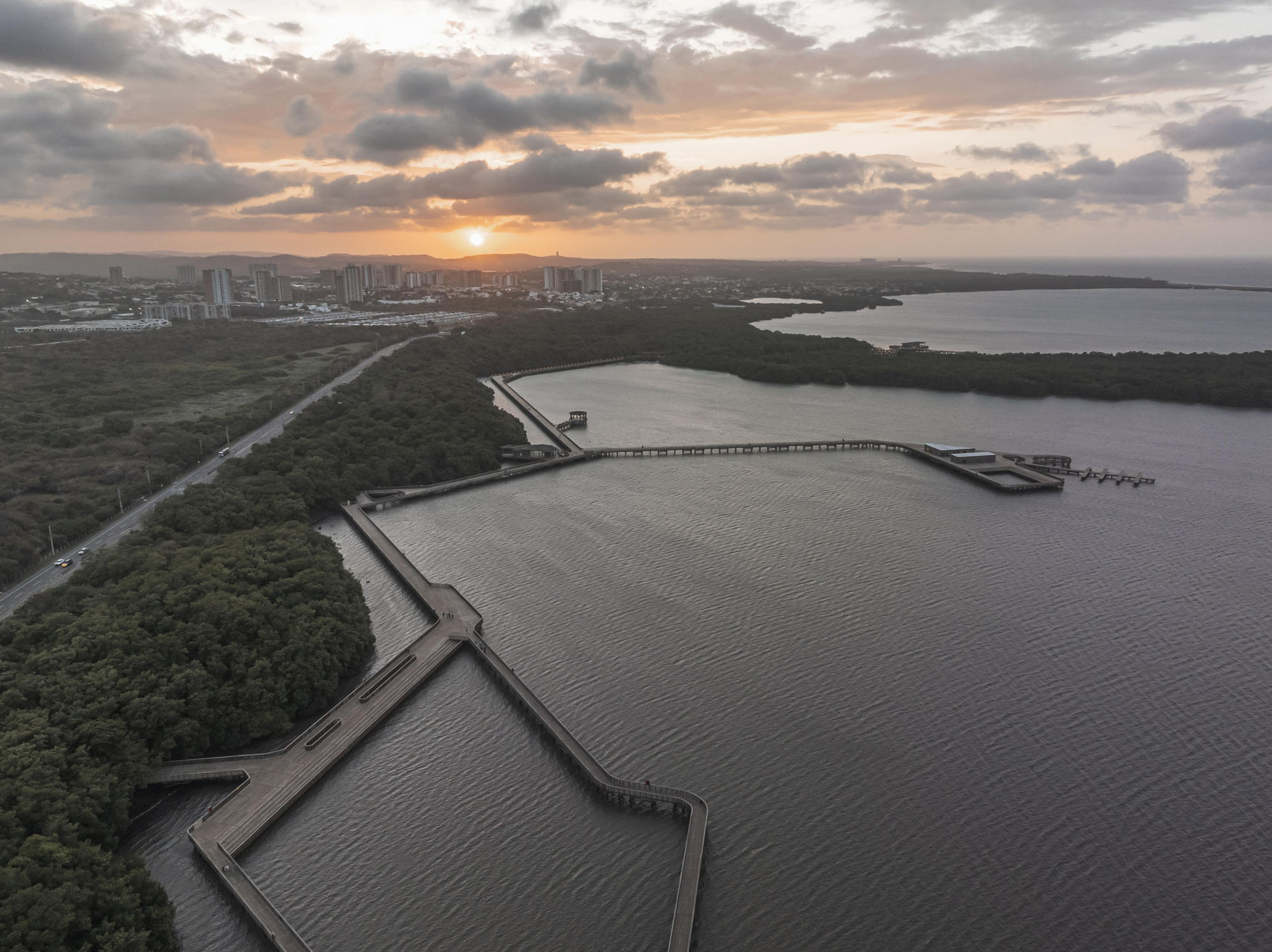 〈エコパルケ・シエナガ・デ・マジョルキン（Ecoparque Ciénaga de Mallorquín）〉DEBアーキテクチャ（DEB Architecture）エル・エクイポ・マッツァンティ（El Equipo Mazzanti）