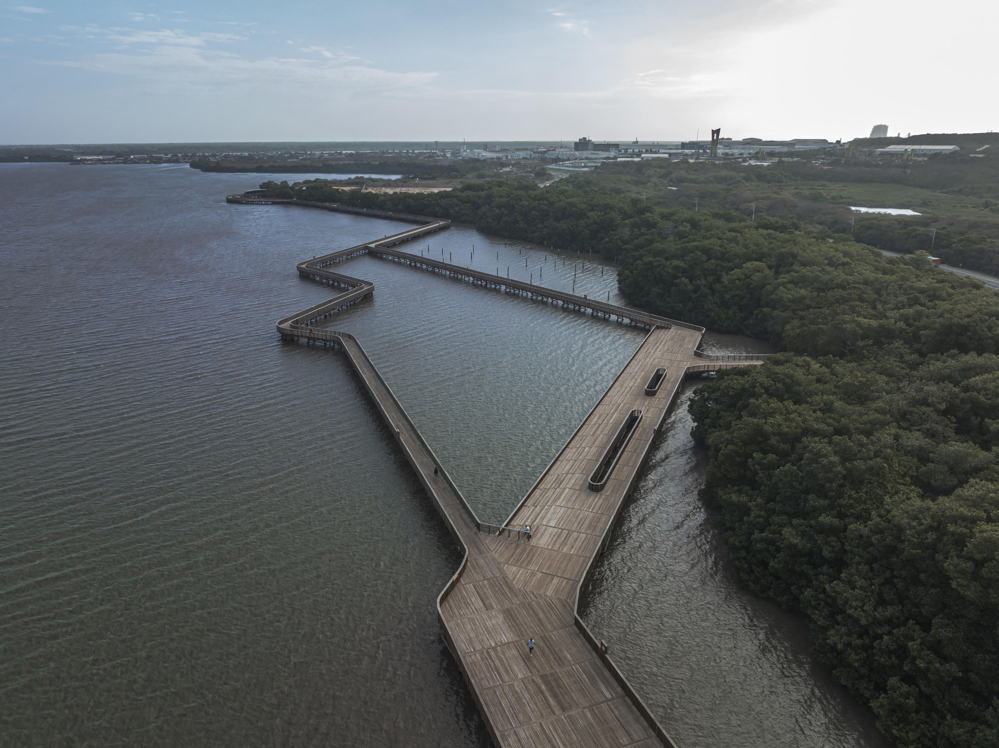 〈エコパルケ・シエナガ・デ・マジョルキン（Ecoparque Ciénaga de Mallorquín）〉DEBアーキテクチャ（DEB Architecture）エル・エクイポ・マッツァンティ（El Equipo Mazzanti）