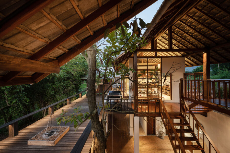シャー・メイカーがタイ・チェンマイに手がけた、住まい手とともに成長する未完の住宅〈キアンカイ・ホーム＆スタジオ〉