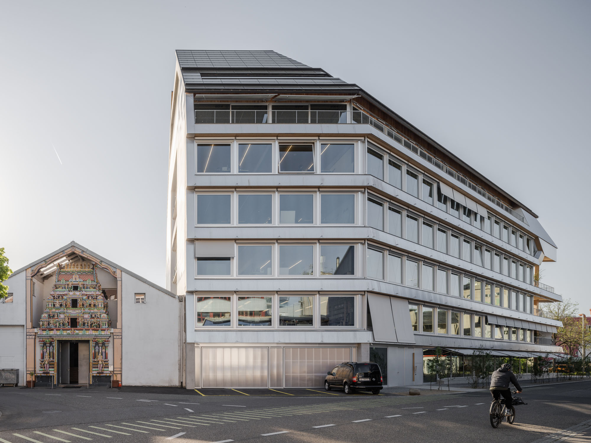 〈マイランド・シュトラーセ（Mailand-Strasse）〉ヘルツォーク＆ド・ムーロン（Herzog & de Meuron）