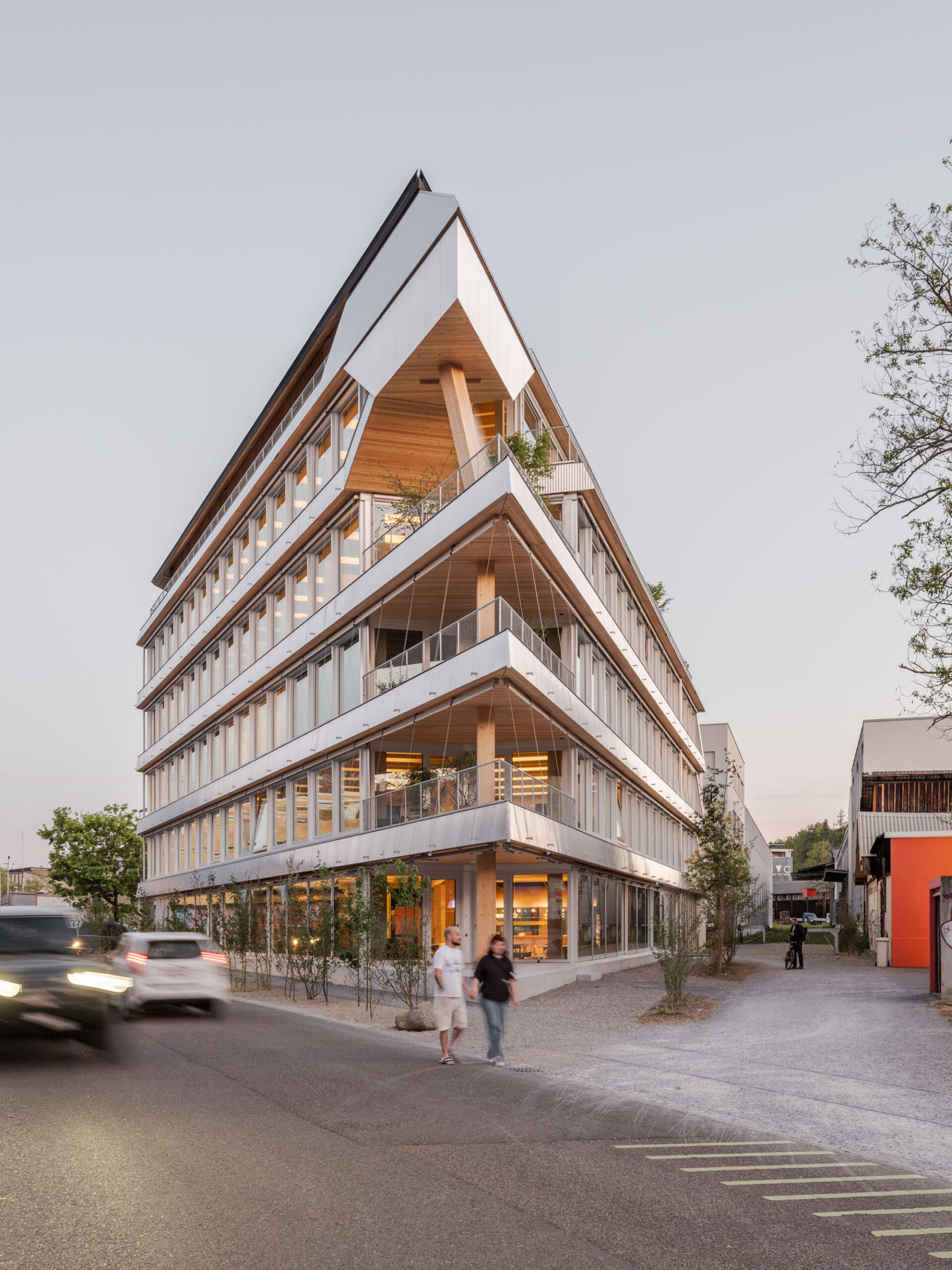 〈マイランド・シュトラーセ（Mailand-Strasse）〉ヘルツォーク＆ド・ムーロン（Herzog & de Meuron）