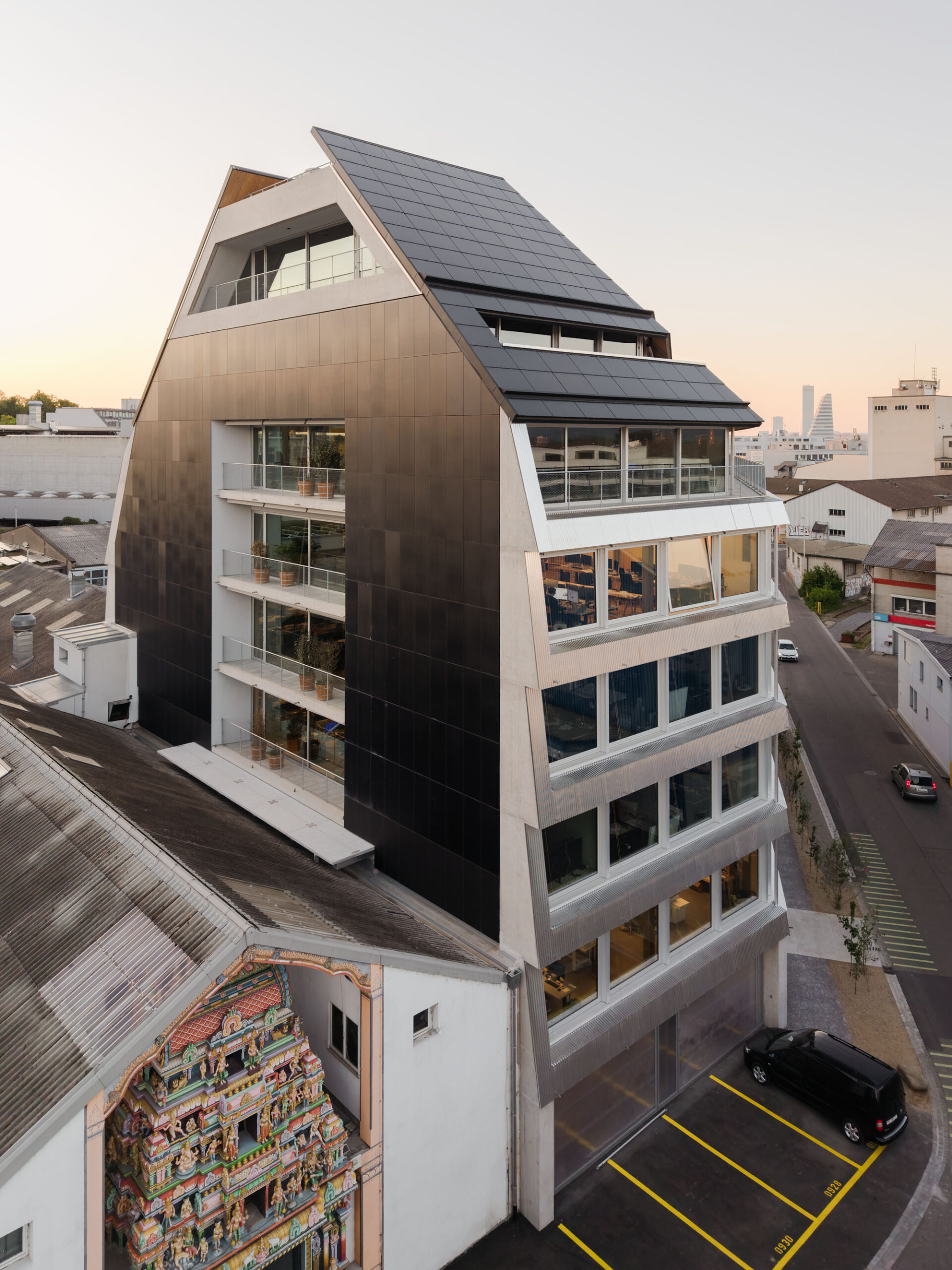 〈マイランド・シュトラーセ（Mailand-Strasse）〉ヘルツォーク＆ド・ムーロン（Herzog & de Meuron）