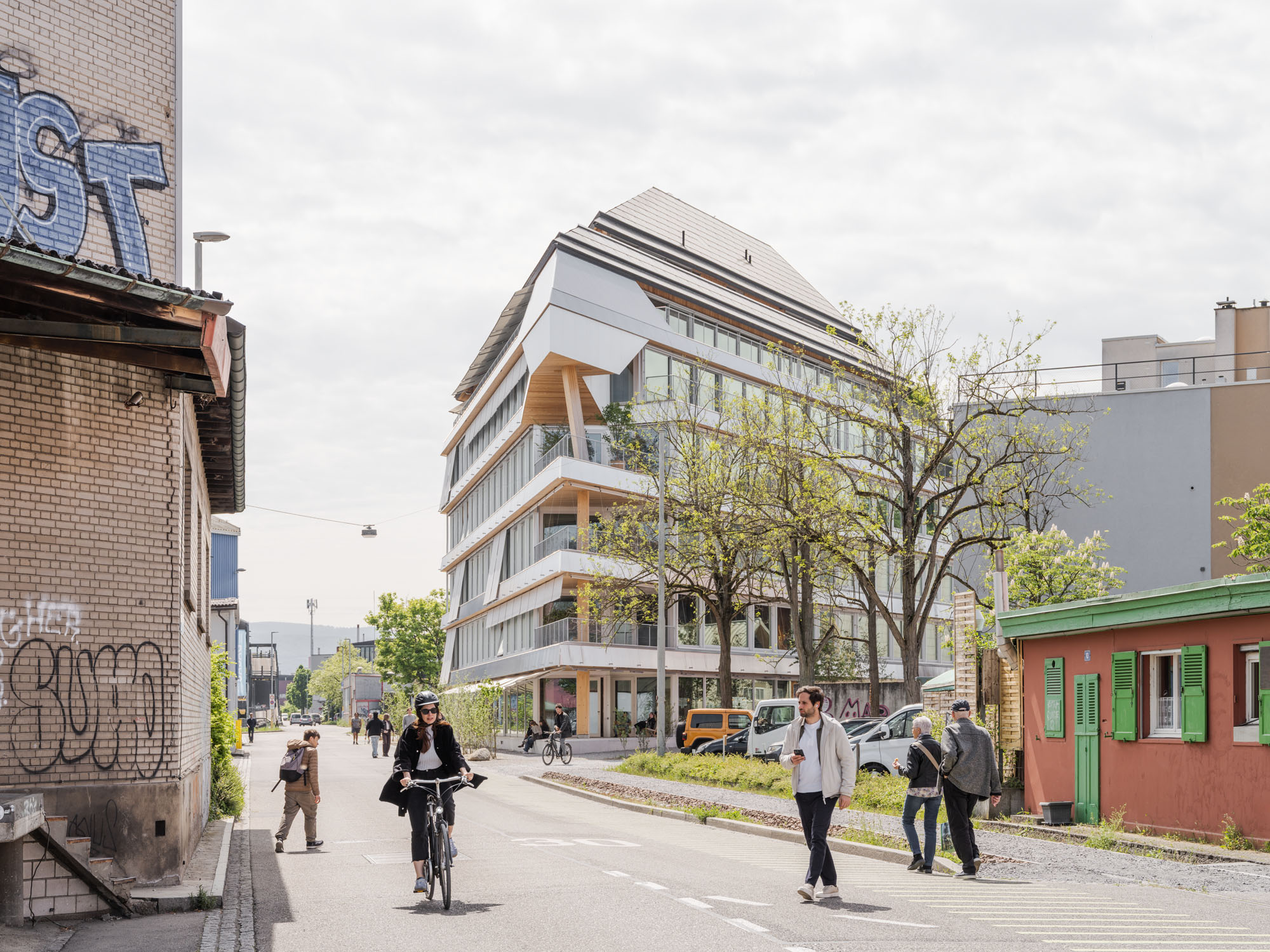 〈マイランド・シュトラーセ（Mailand-Strasse）〉ヘルツォーク＆ド・ムーロン（Herzog & de Meuron）