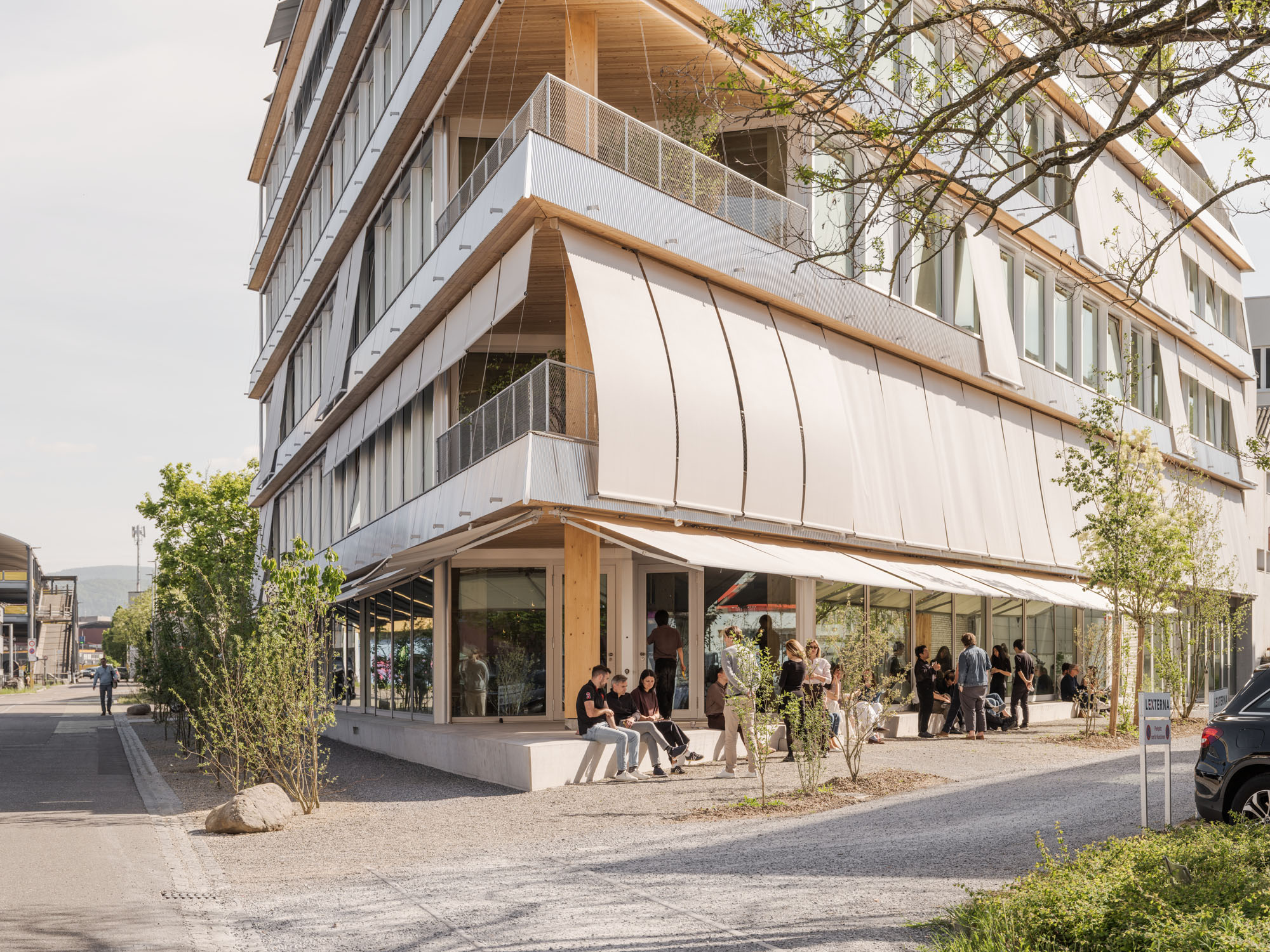 〈マイランド・シュトラーセ（Mailand-Strasse）〉ヘルツォーク＆ド・ムーロン（Herzog & de Meuron）