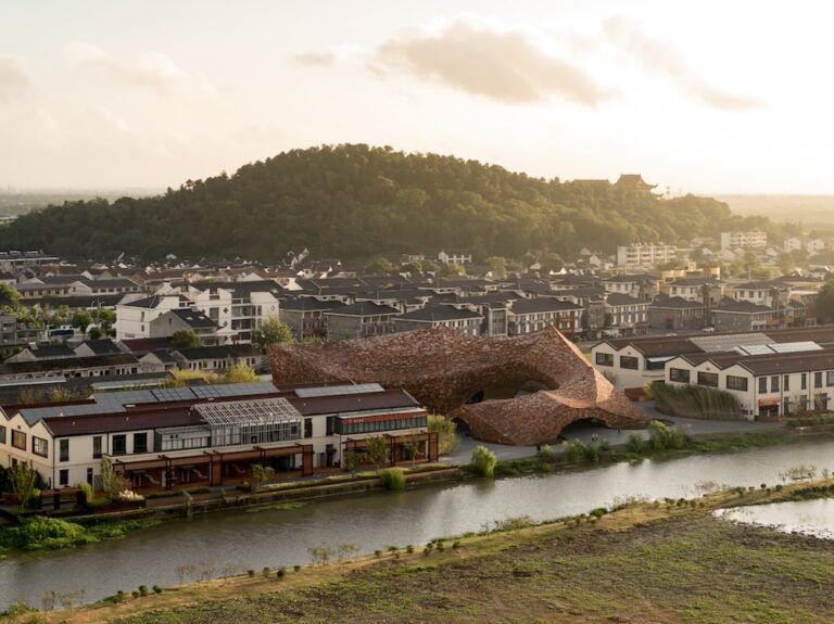 新刊『KENGO KUMA NEW WORKS 隈研吾 場所の建築』グラフィック社より8月刊行、東大HASEKO – KUMA HALLにて ...