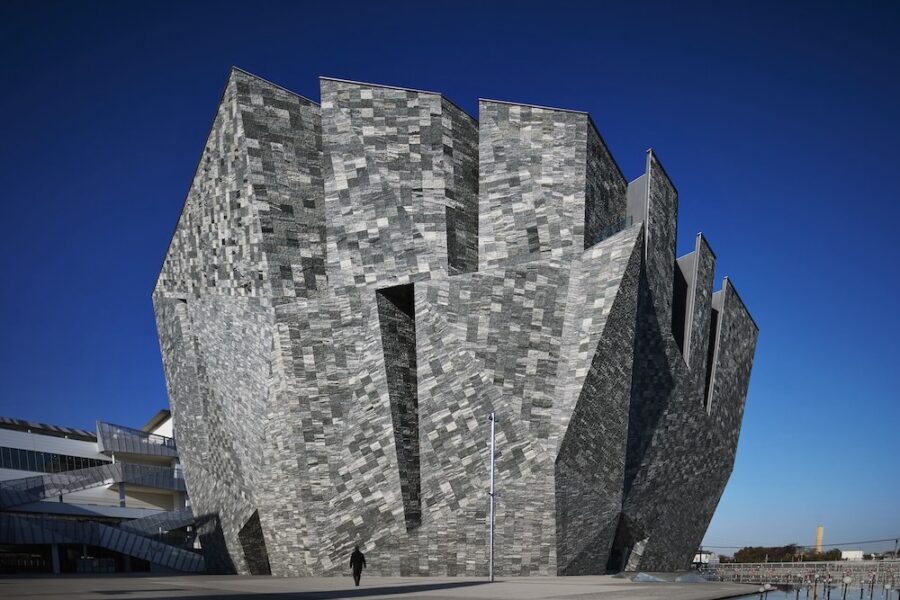 新刊『KENGO KUMA NEW WORKS 隈研吾 場所の建築』グラフィック社より8月刊行、東大HASEKO – KUMA HALLにて ...