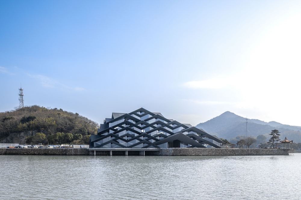 グラフィック社新刊『KENGO KUMA NEW WORKS 隈研吾 場所の建築』中面