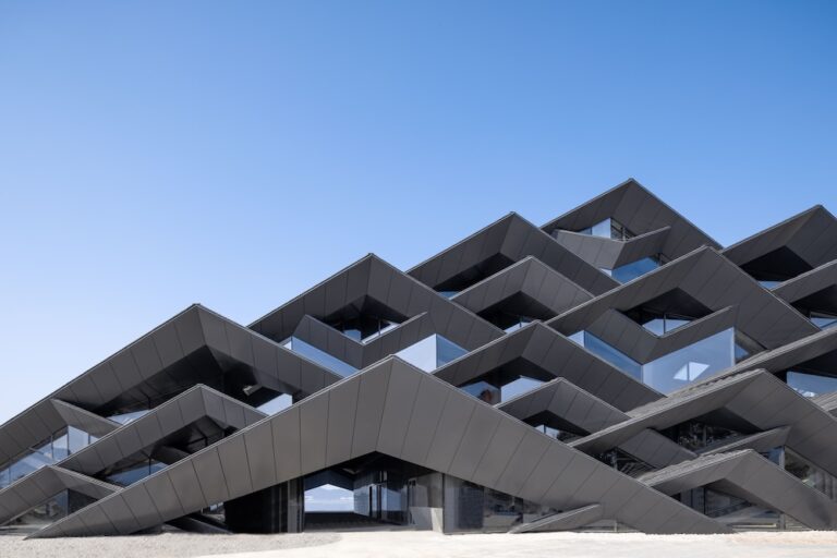 新刊『KENGO KUMA NEW WORKS 隈研吾 場所の建築』グラフィック社より8月刊行、東大HASEKO – KUMA HALLにて ...