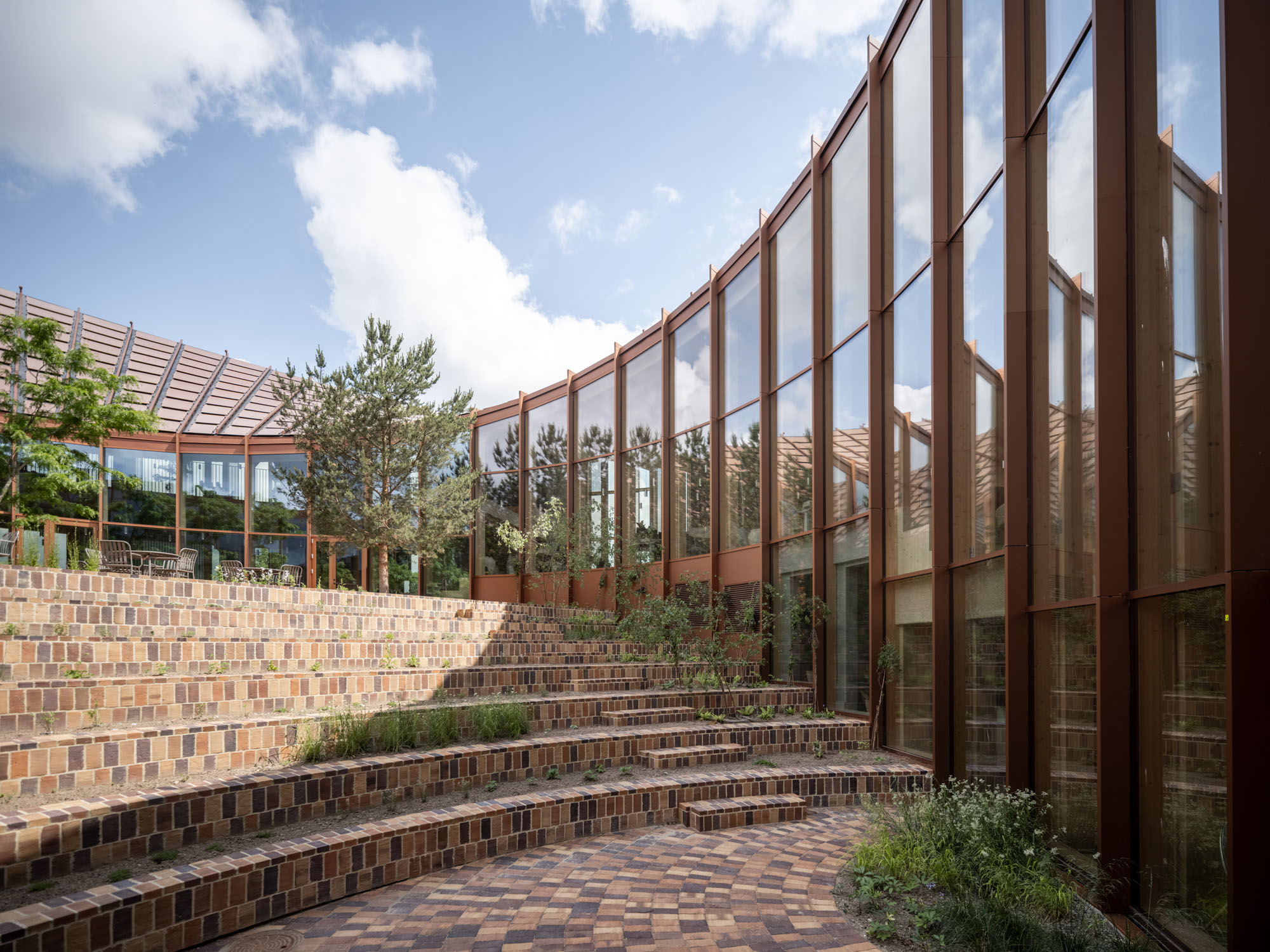 〈ダイマック本社(Dymak HQ)〉BIG(Bjarke Ingels Group)