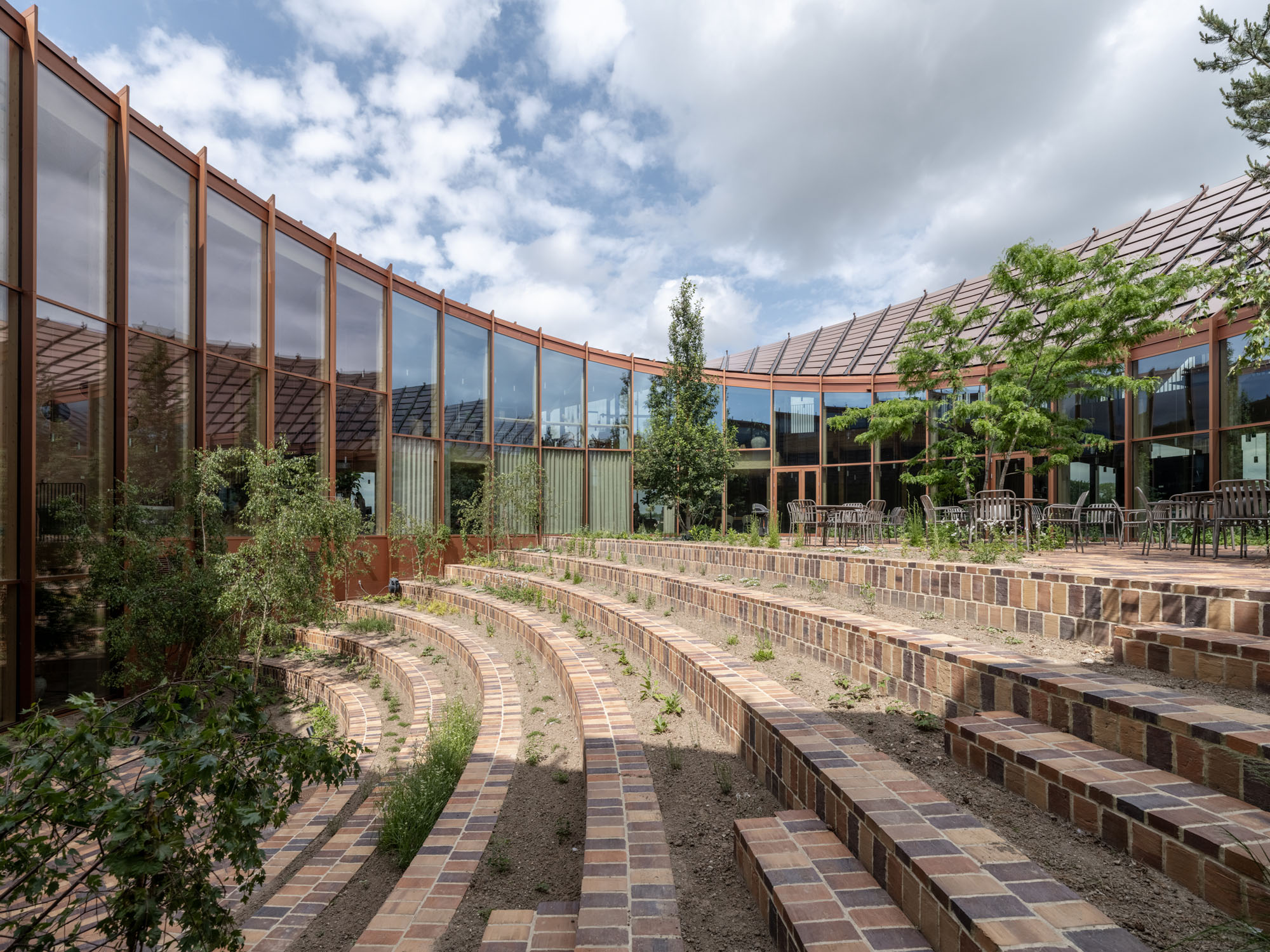 〈ダイマック本社(Dymak HQ)〉BIG(Bjarke Ingels Group)
