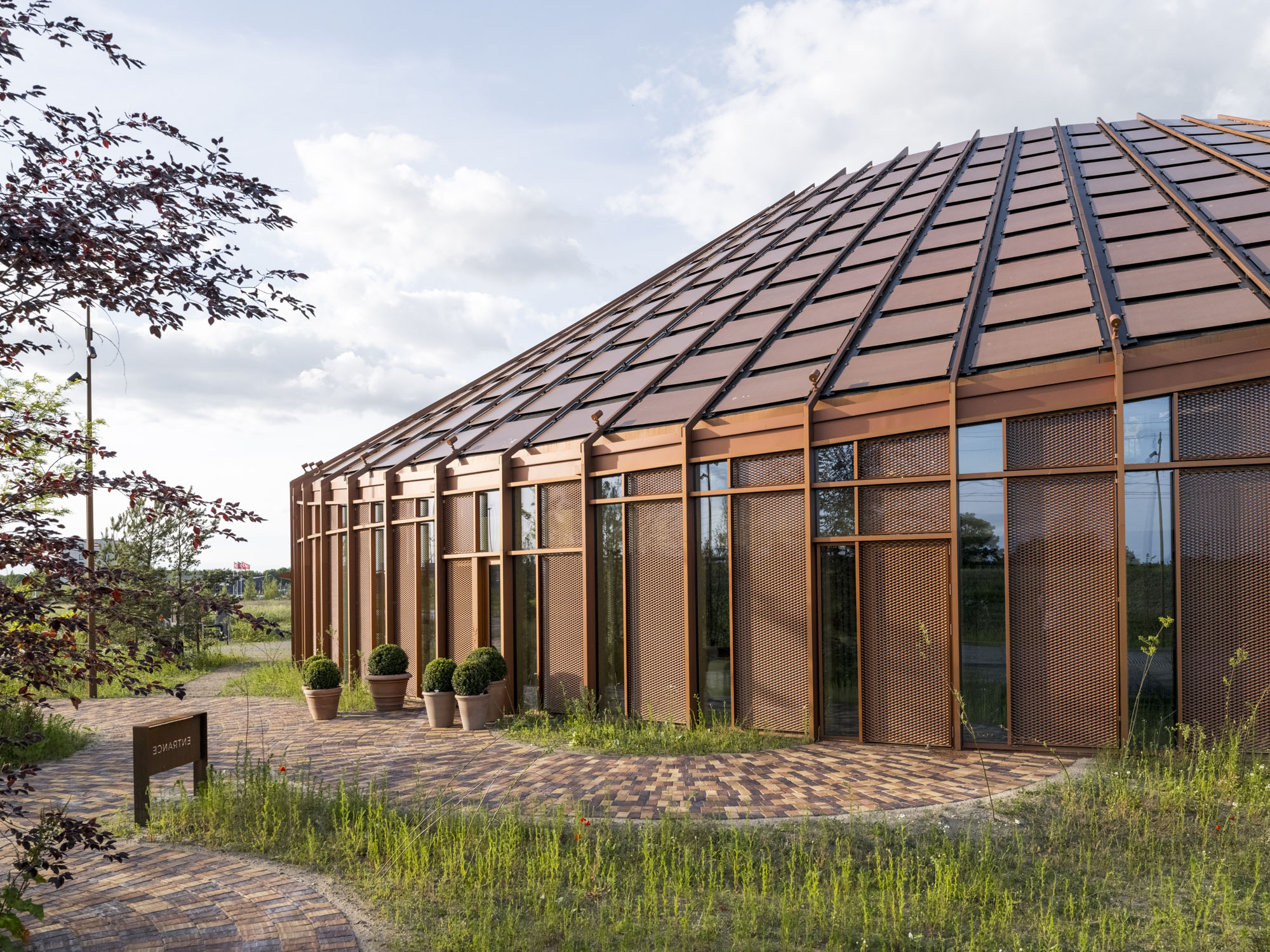 〈ダイマック本社(Dymak HQ)〉BIG(Bjarke Ingels Group)
