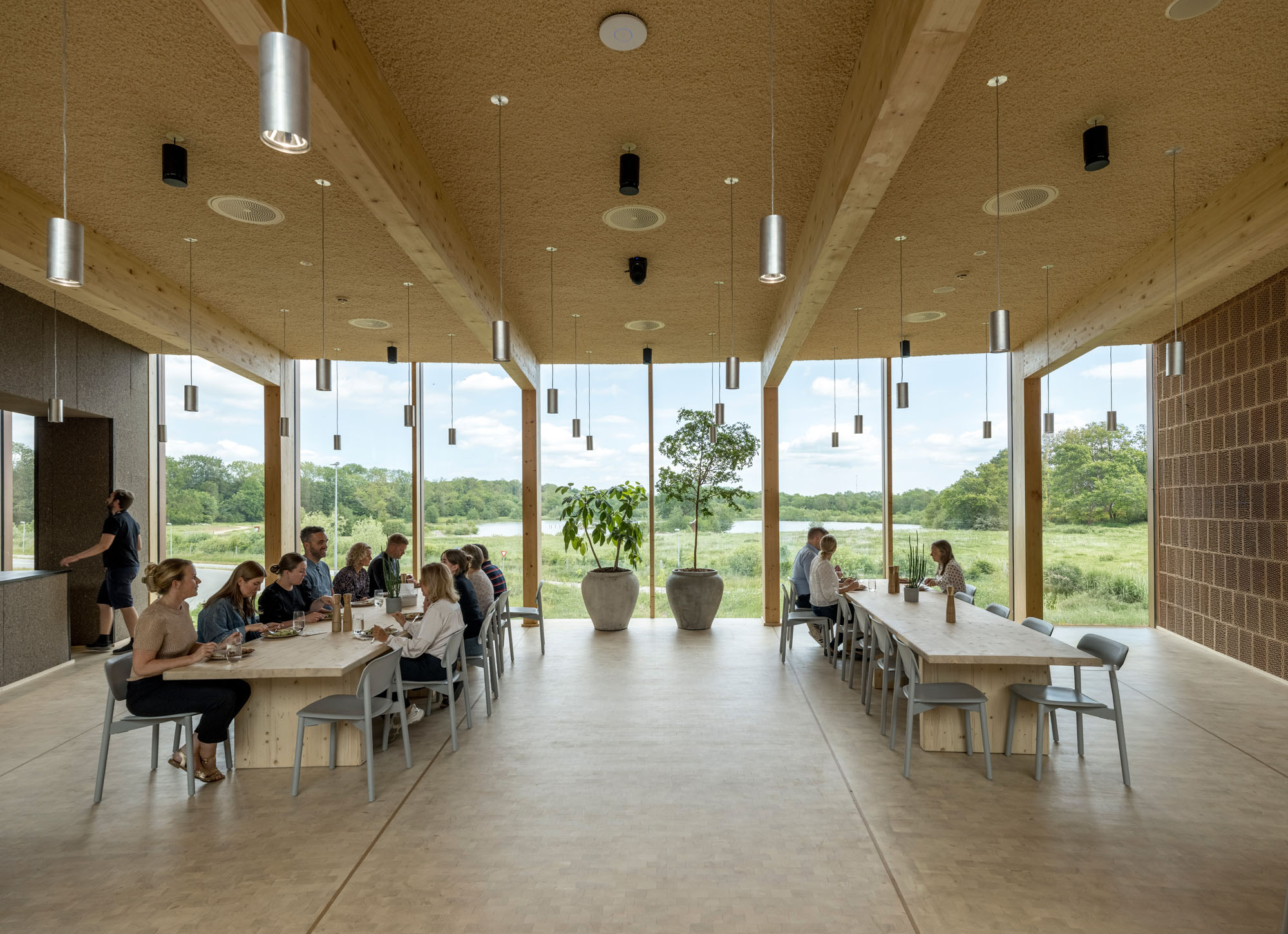 〈ダイマック本社(Dymak HQ)〉BIG(Bjarke Ingels Group)