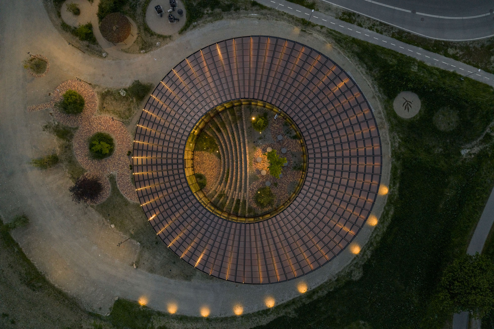 〈ダイマック本社(Dymak HQ)〉BIG(Bjarke Ingels Group)