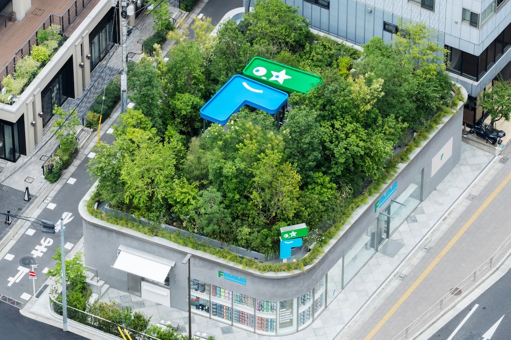 ファミリーマート旗艦店〈FAMIMA PARK AZABUDAI〉鳥瞰