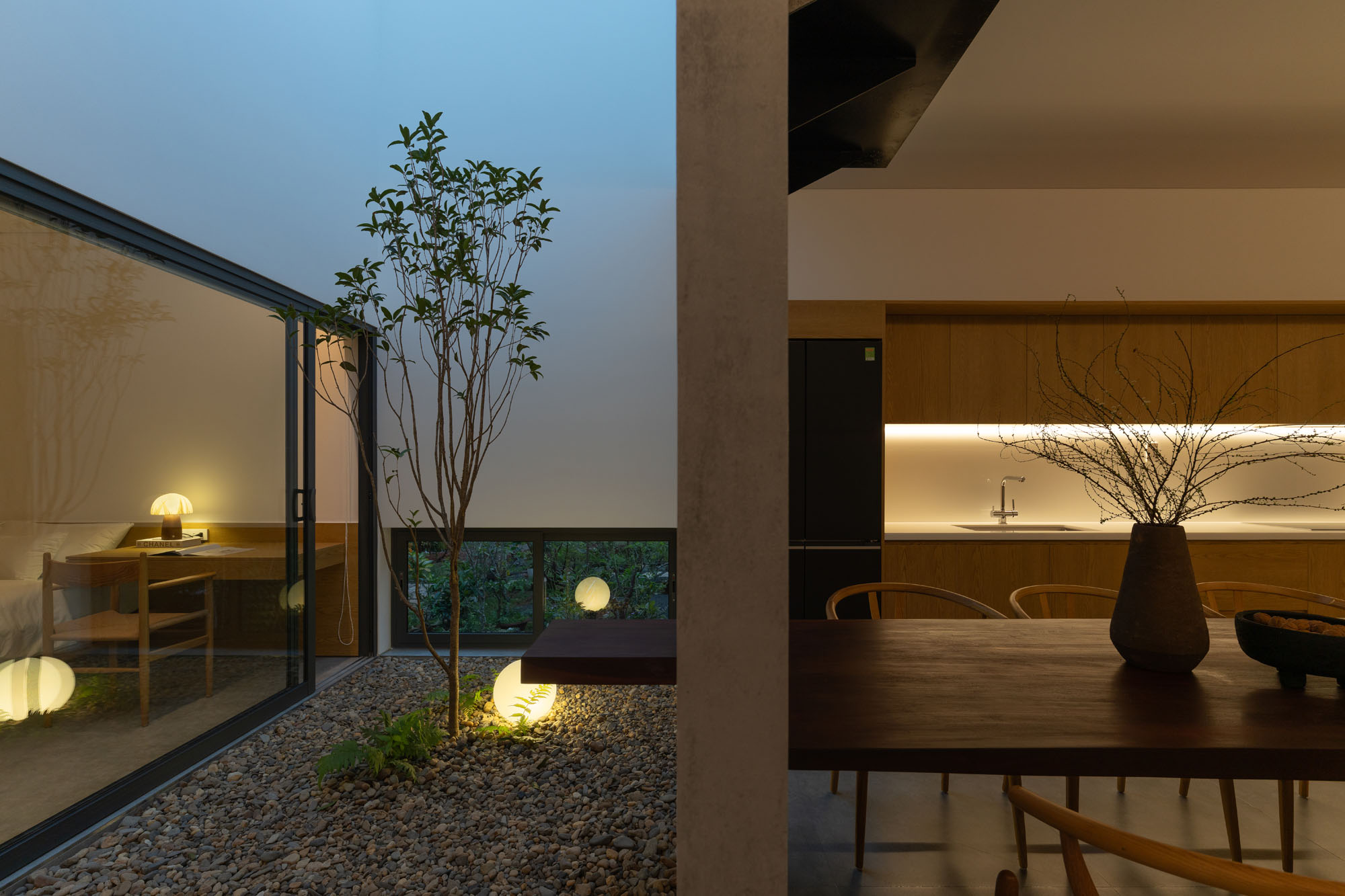 〈ナムダ・ハウス(Nam Da House)〉24ミニマリスト・アーキテクチャ(24Minimalist Architecture)