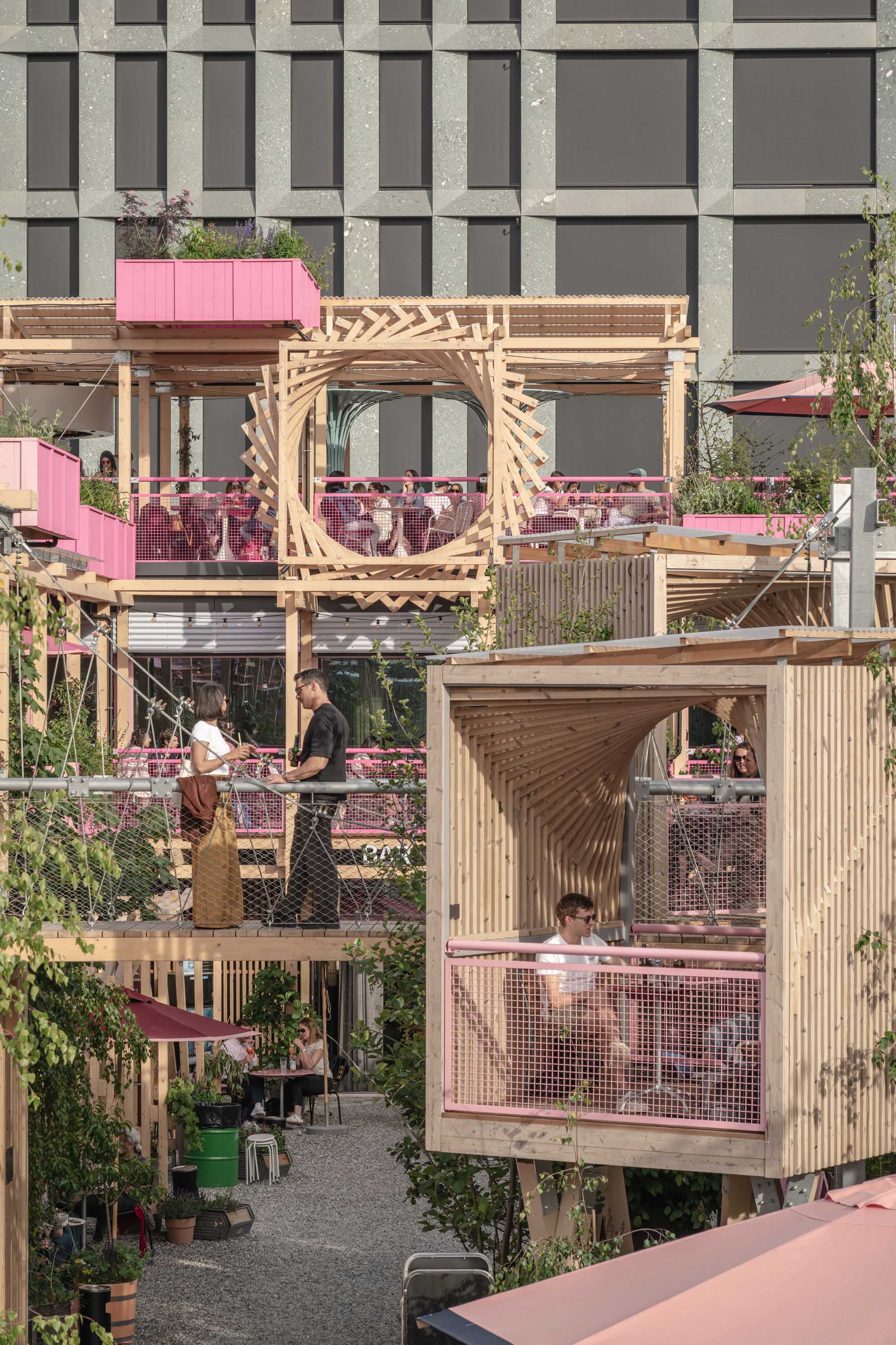 〈レミーズ・ローザ（Remise Rosa）〉Hello Wood