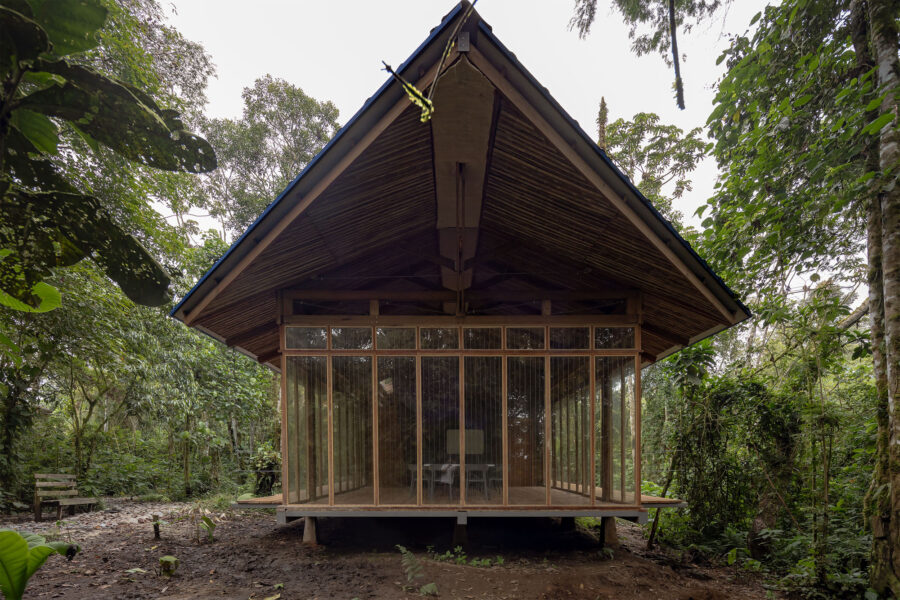 カア・ポーラ・アーキテクチャがエクアドルに設計した、建設を通して地域住民と共に学ぶ研究・教育施設〈ワイルド・スマコ・リサーチ・パビリオン〉