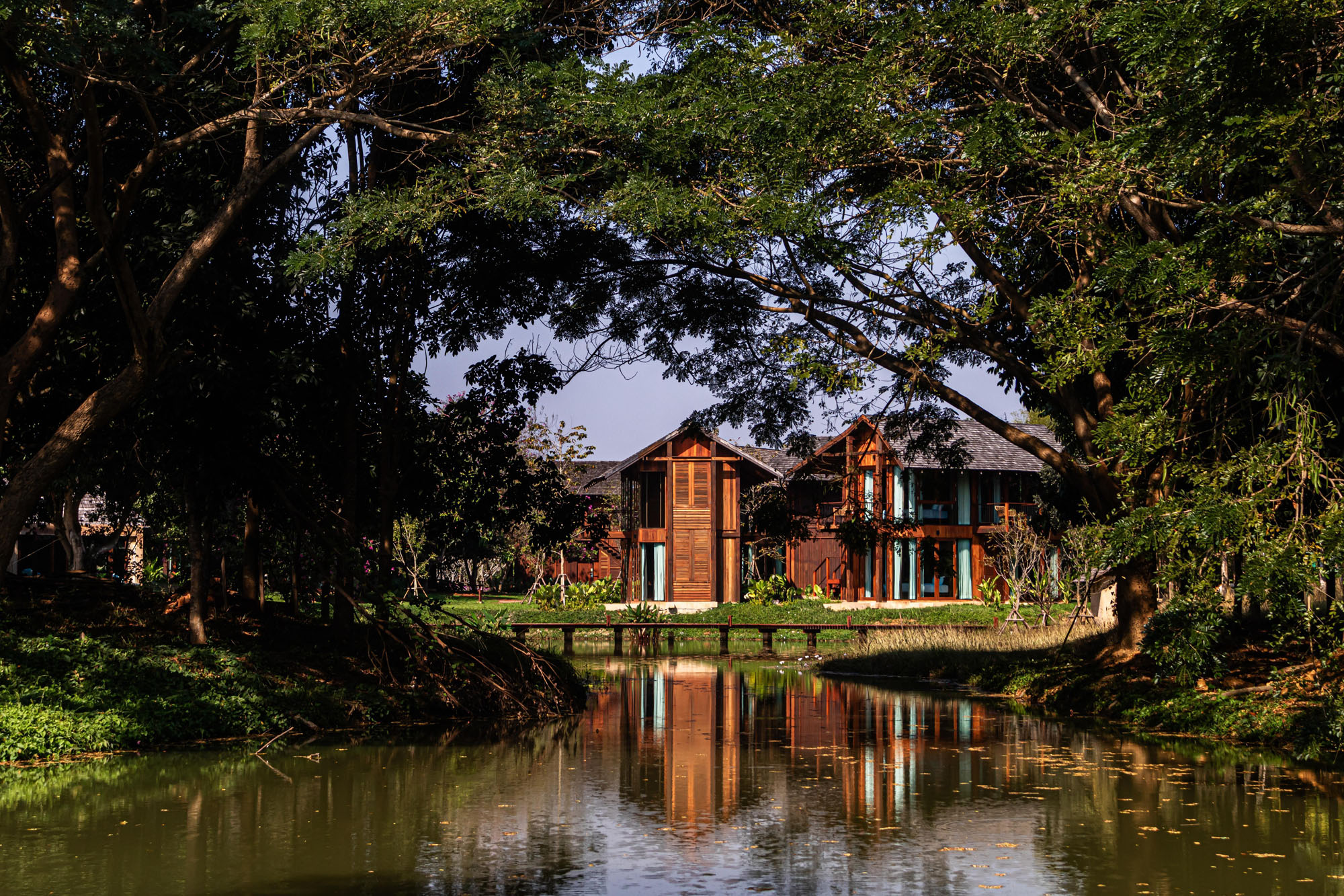 〈ナチャン・ザ・アンティーク・コートヤード・ホテル(Nachan The Antique Courtyard Hotel)〉PAVA(Pacharapan And Varat Architects)