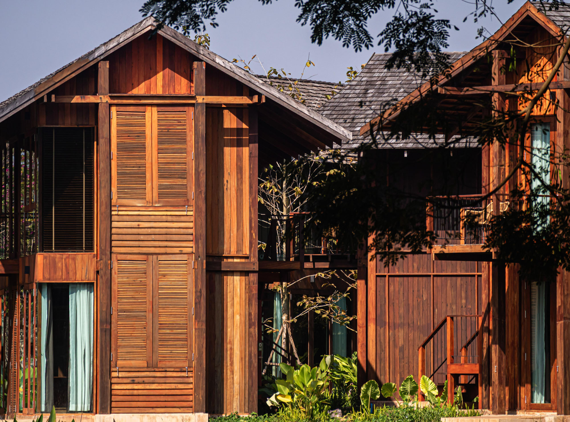 〈ナチャン・ザ・アンティーク・コートヤード・ホテル(Nachan The Antique Courtyard Hotel)〉PAVA(Pacharapan And Varat Architects)