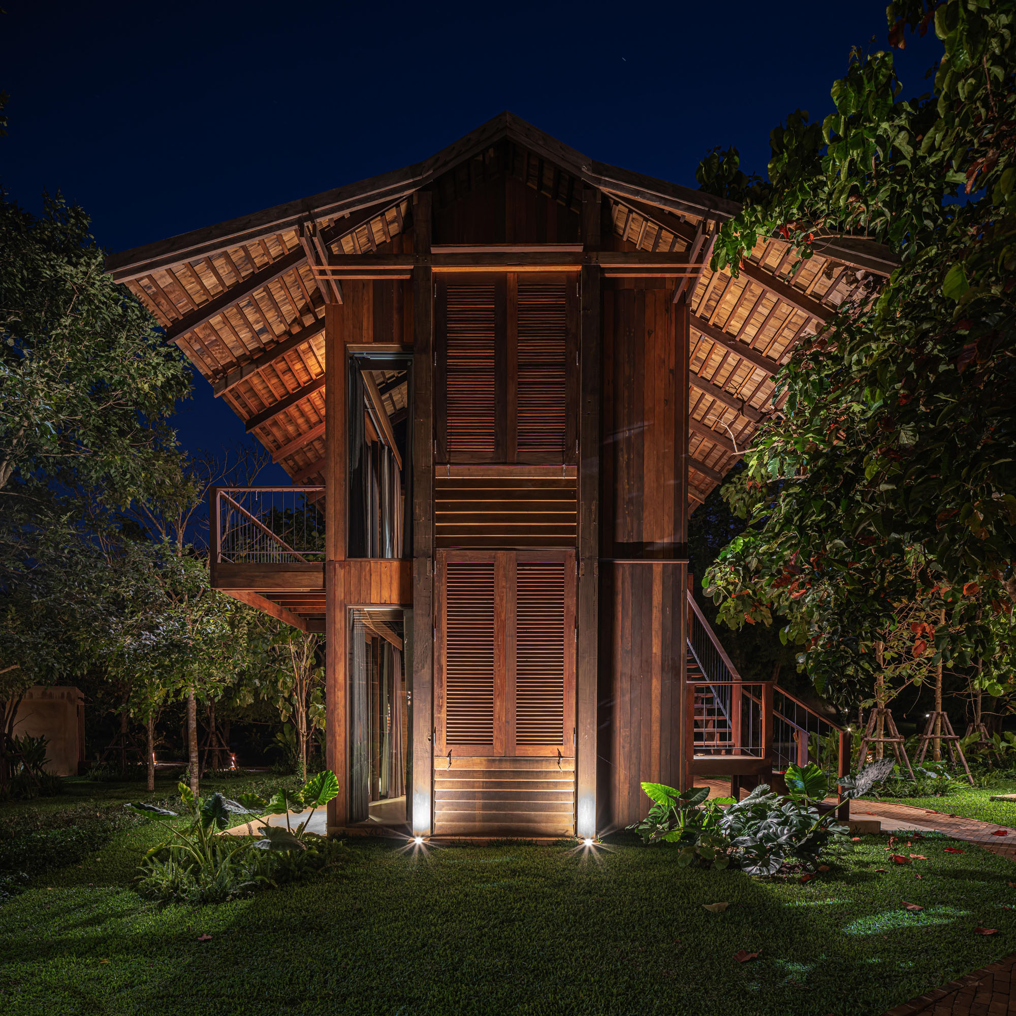 〈ナチャン・ザ・アンティーク・コートヤード・ホテル(Nachan The Antique Courtyard Hotel)〉PAVA(Pacharapan And Varat Architects)