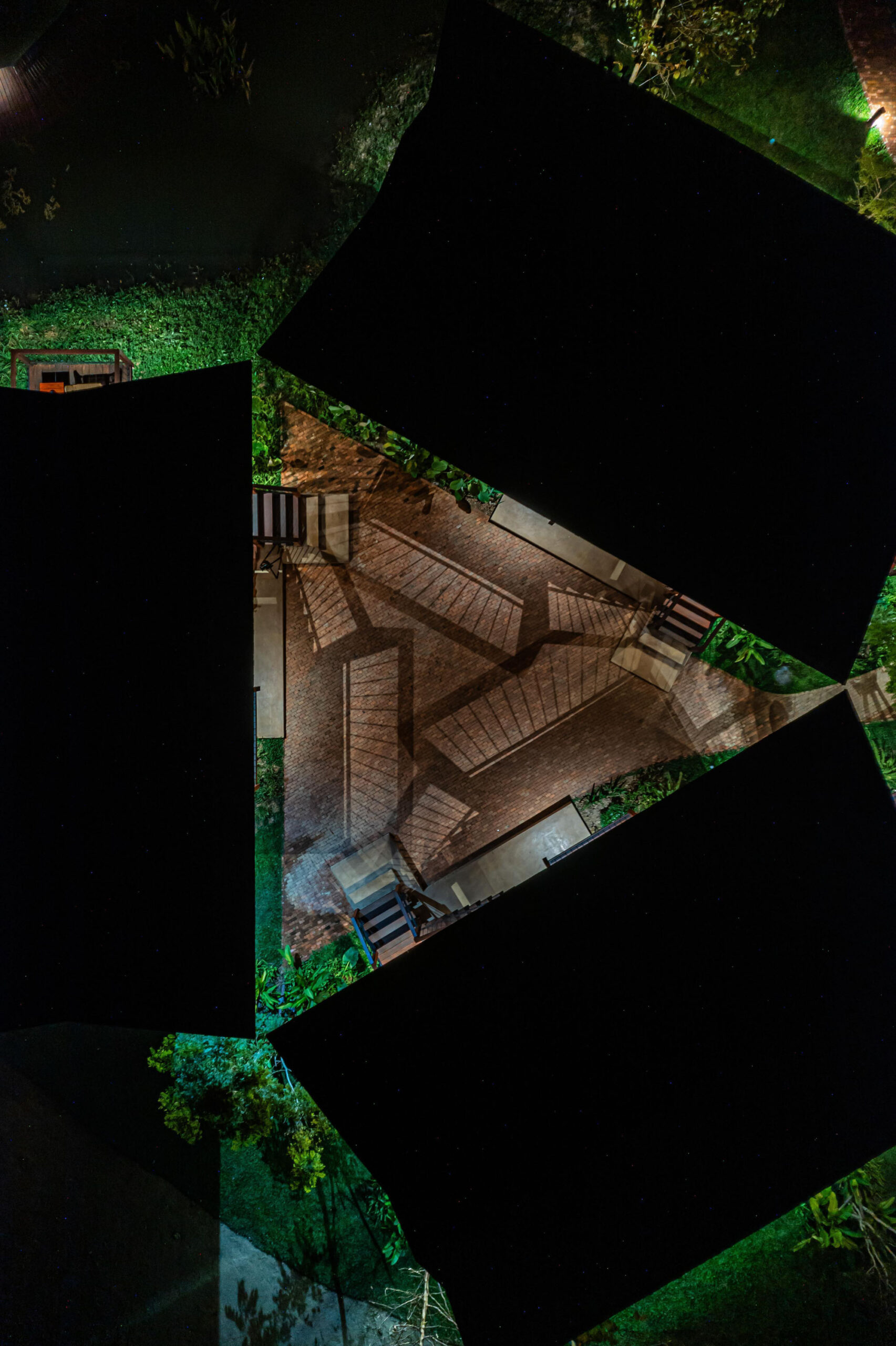 〈ナチャン・ザ・アンティーク・コートヤード・ホテル(Nachan The Antique Courtyard Hotel)〉PAVA(Pacharapan And Varat Architects)