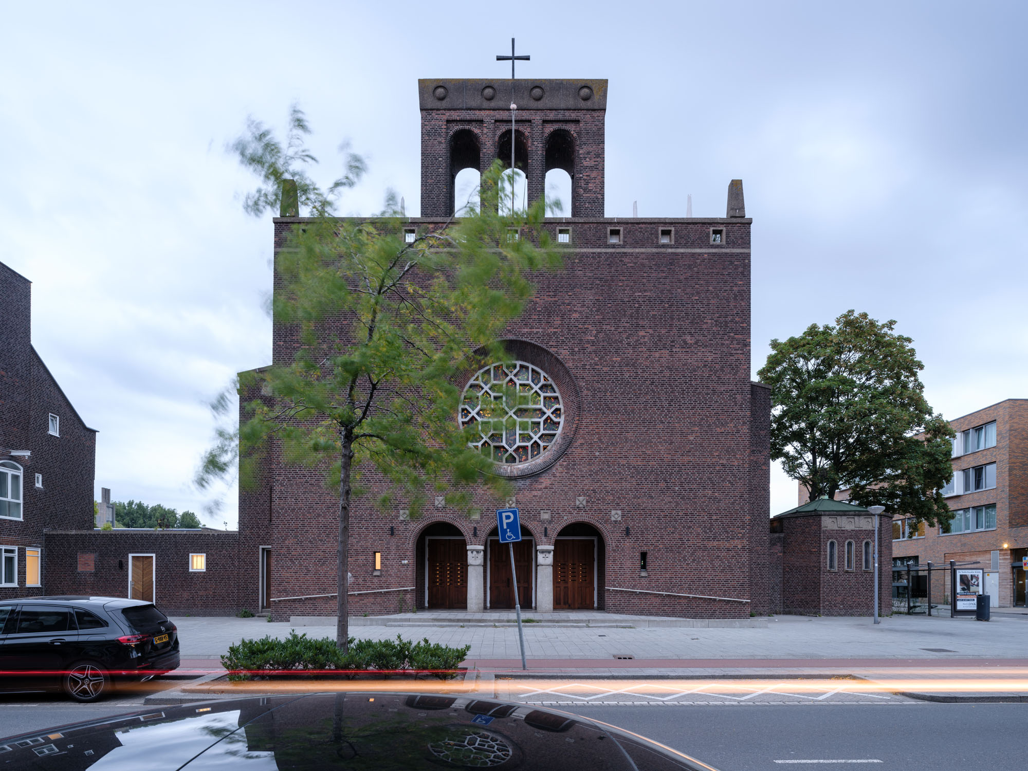 〈ロッテルダム・バウマン教会の改修（Transformation Baumann church Rotterdam）〉HOYT Architecten