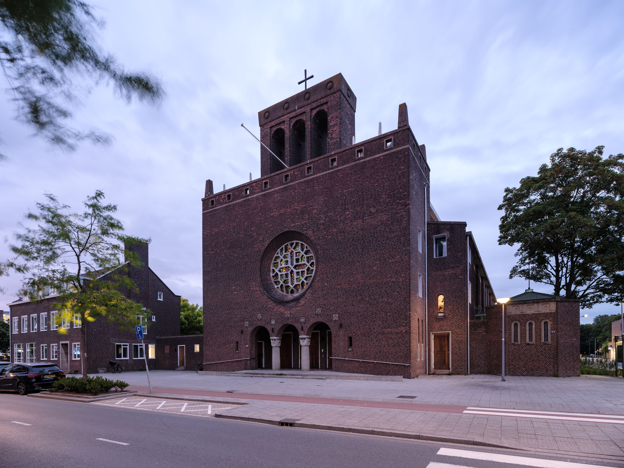 〈ロッテルダム・バウマン教会の改修（Transformation Baumann church Rotterdam）〉HOYT Architecten